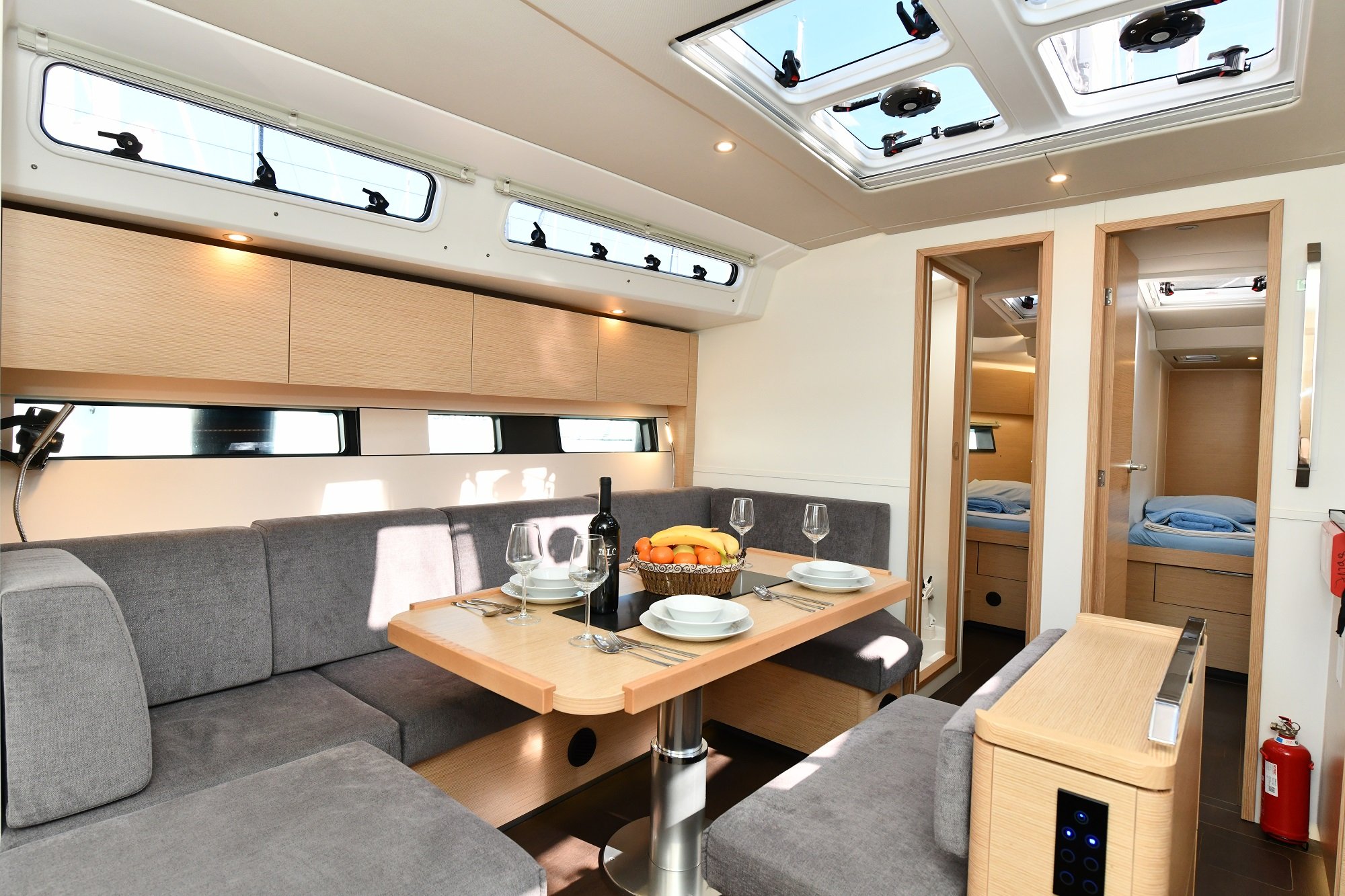 YASSICA - Yelkenli içinde Karagözler