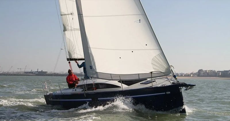 Shore Line - Sailboat in La Rochelle