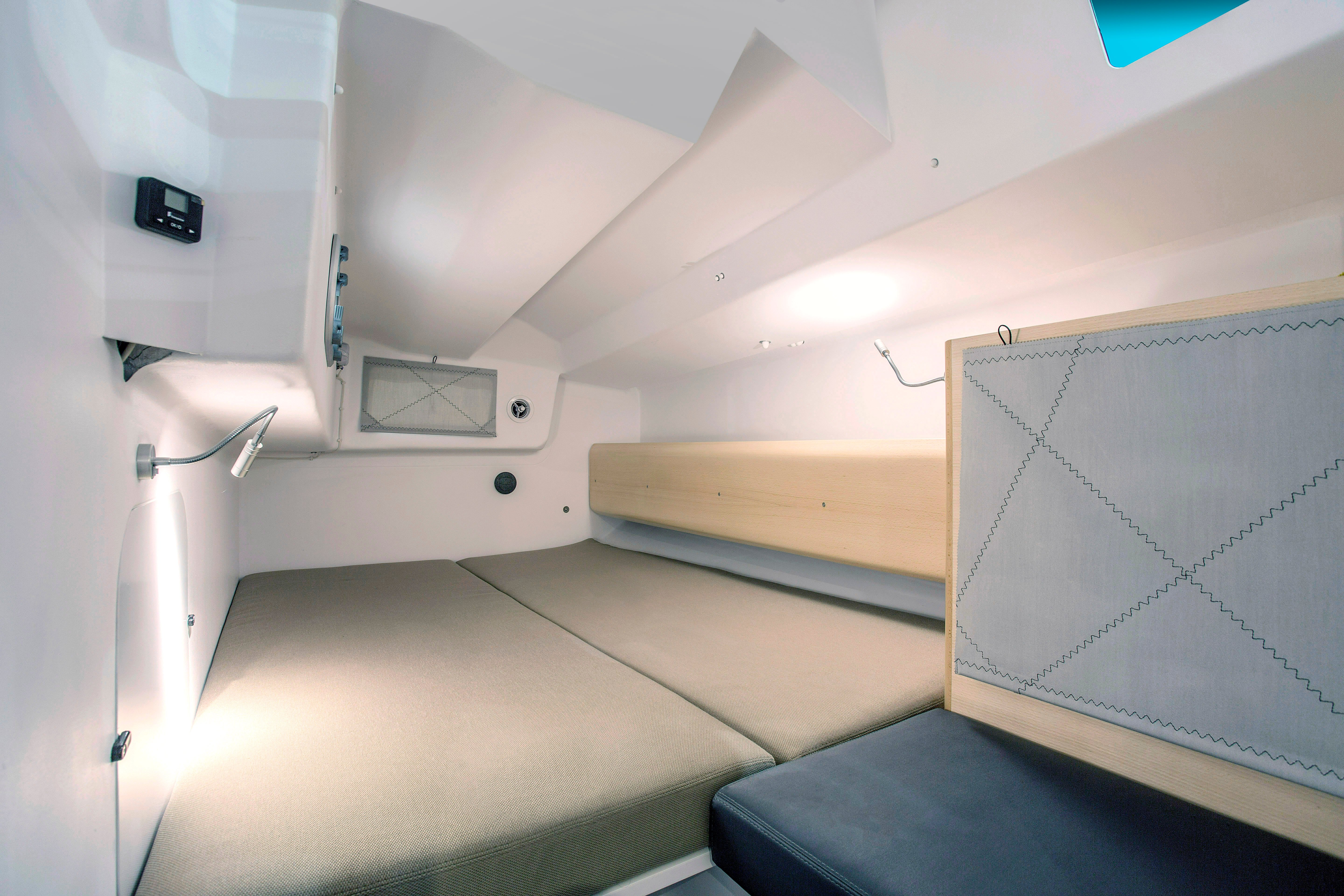 SHOULD I GO - Sailboat in La Rochelle