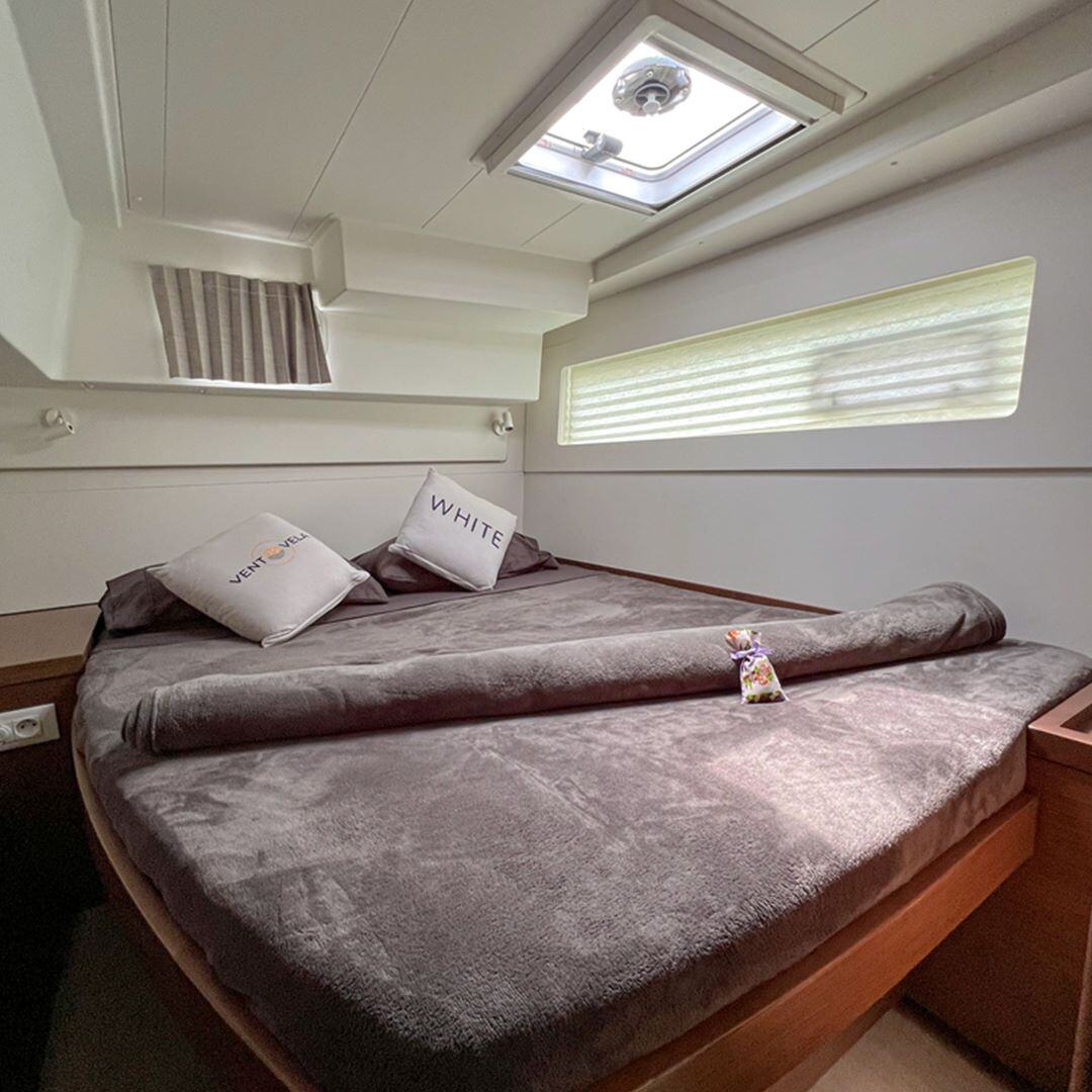 WHITE - Catamaran in Salerno