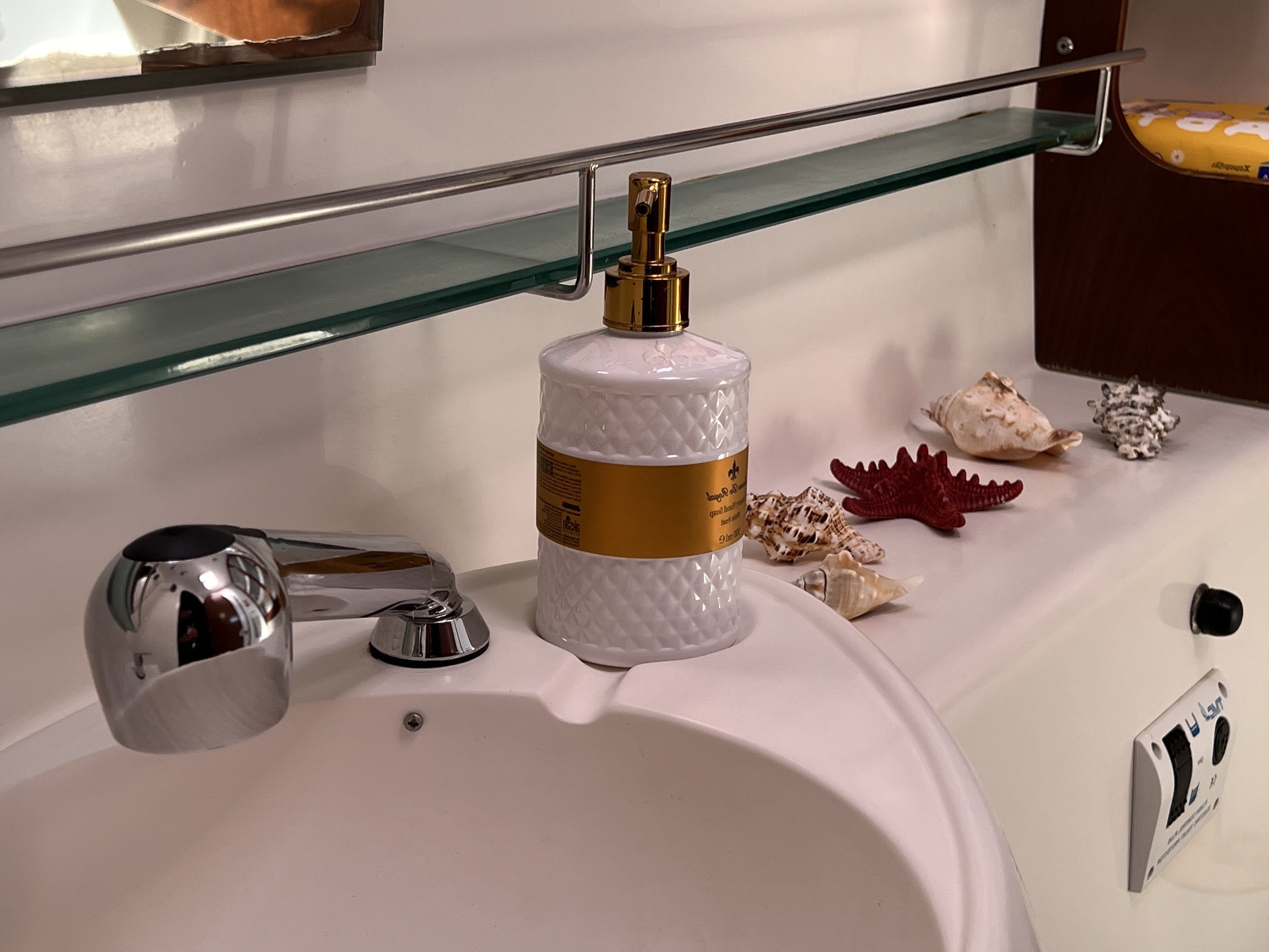 Vetrogon - Katamaran içinde Mikonos