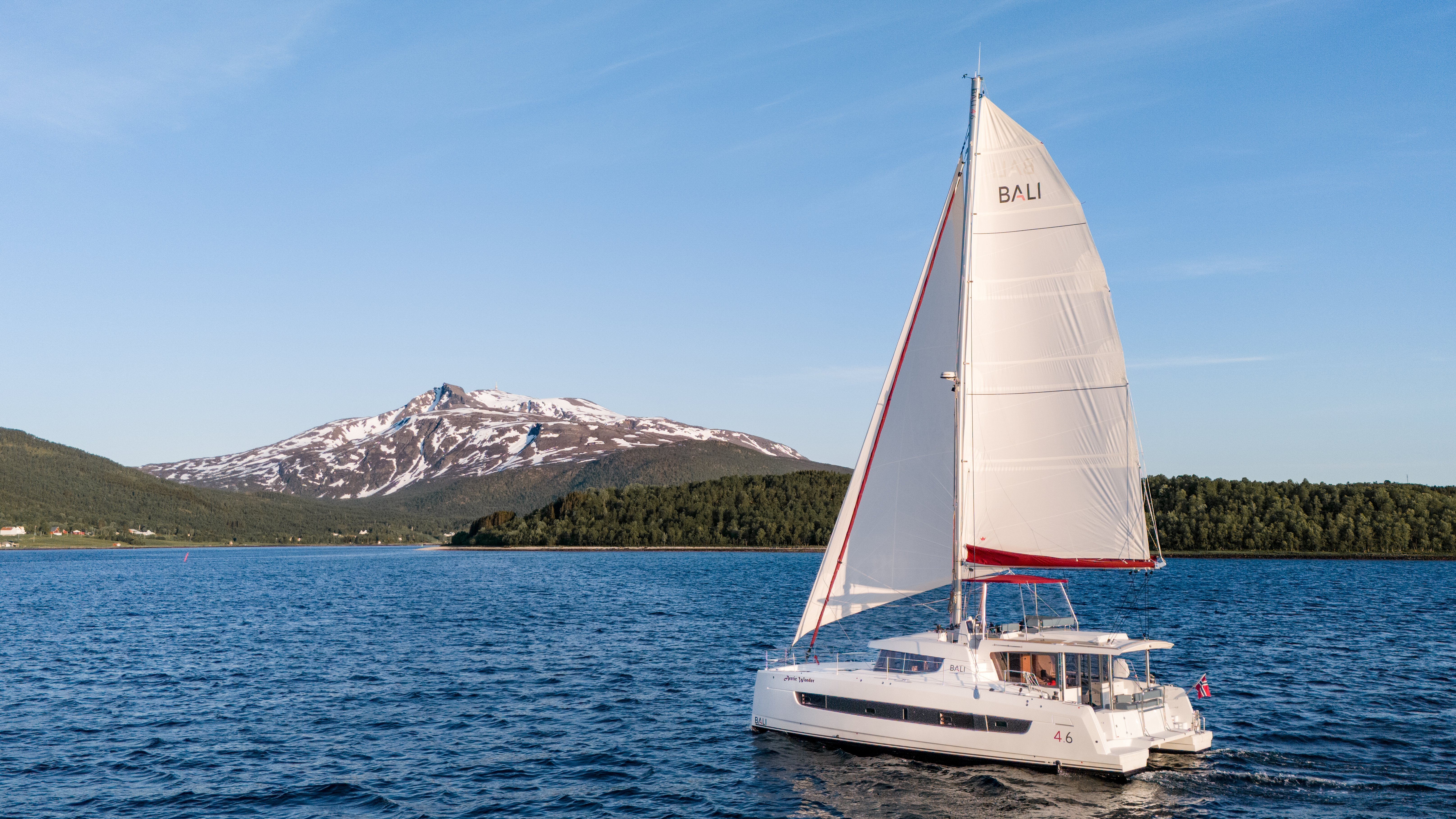 Arctic Wonder - Catamaran in Tromsø