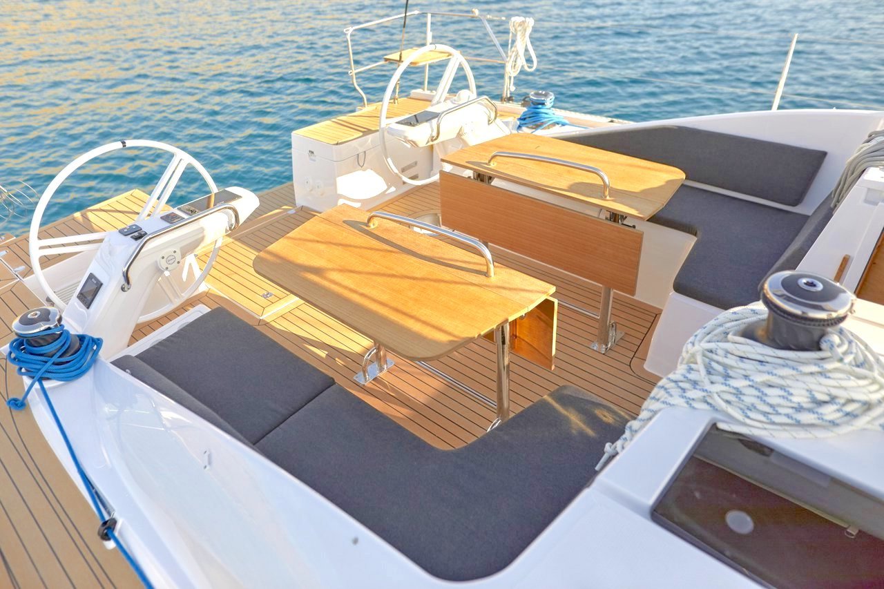 AURA - Sailboat in Pirovac