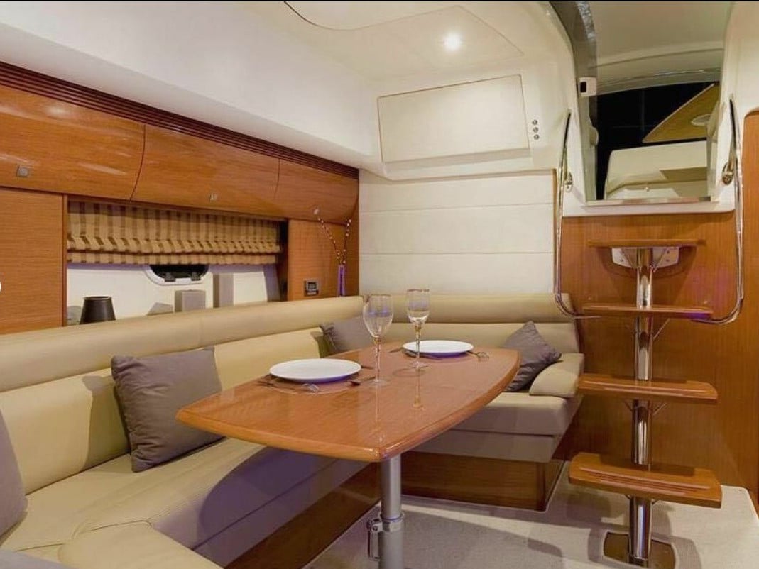 Mirage - Motor Yat içinde Santa Margherita di Pula