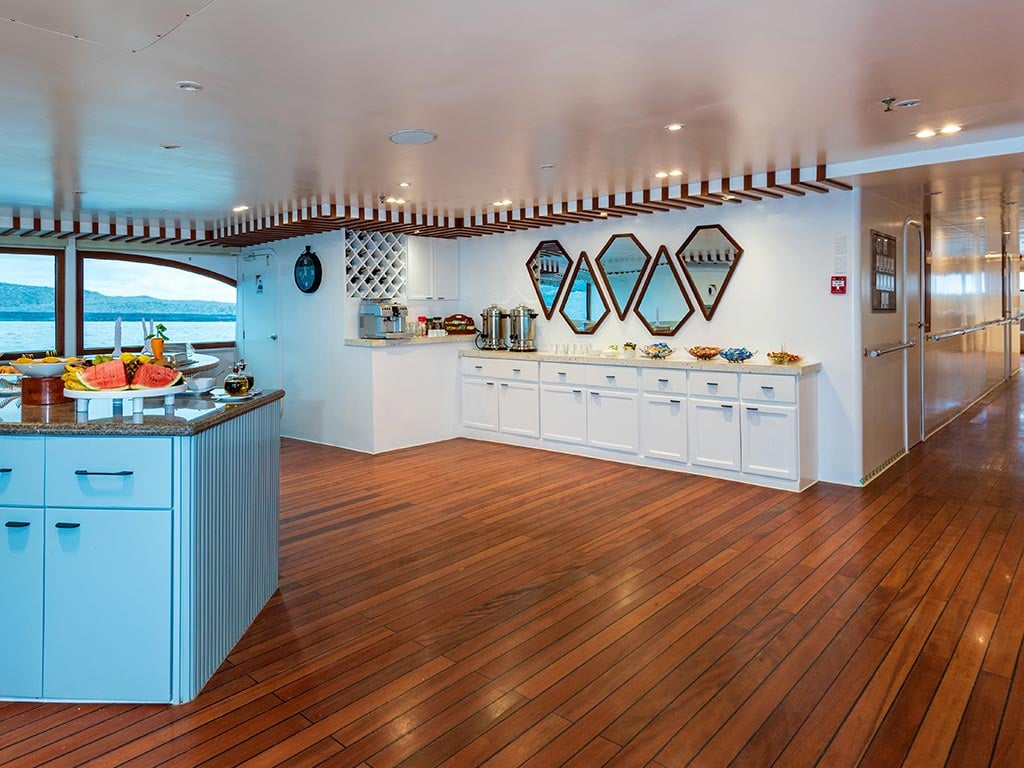 Ocean Spray - Catamaran in Puerto Baquerizo Moreno