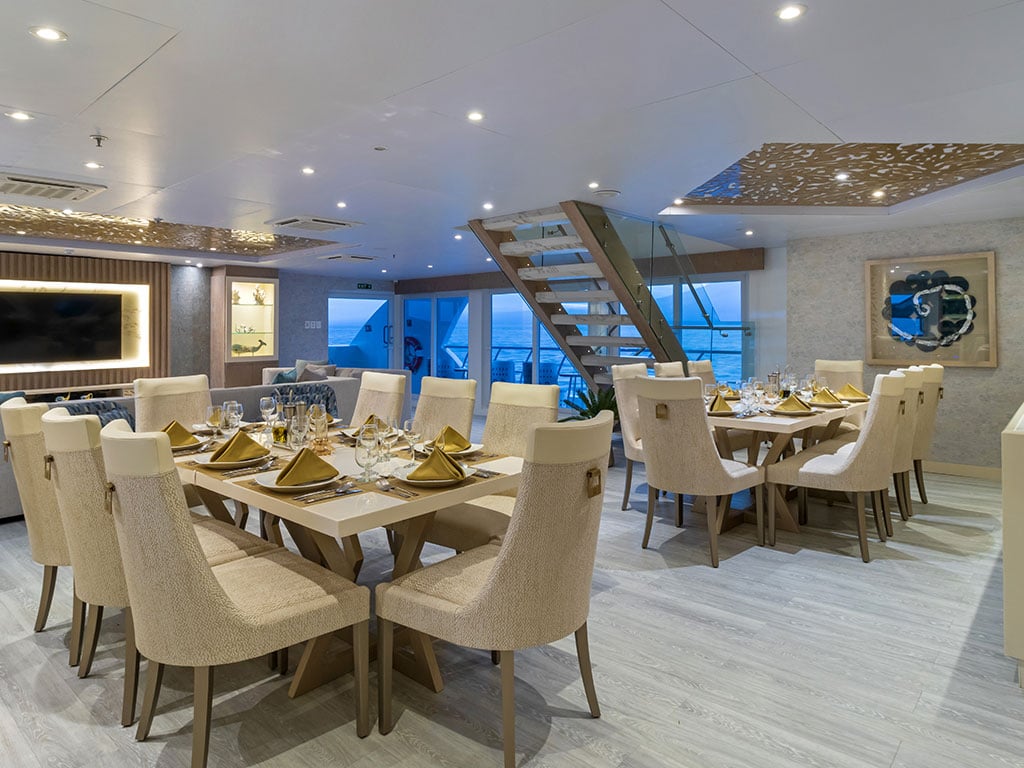 Elite - Catamaran in Puerto Baquerizo Moreno