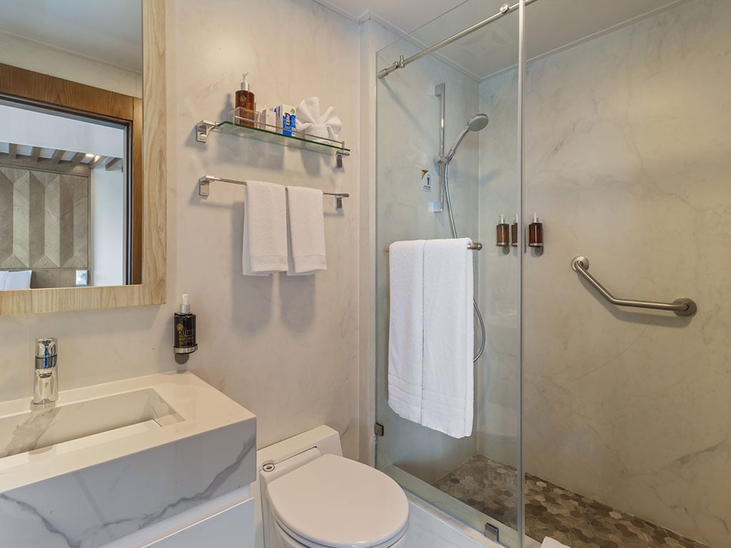 Endemic - Cabin 8 - Catamaran in Santa Cruz