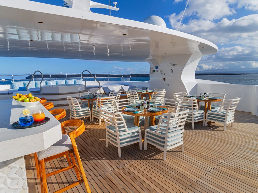 Endemic - Catamaran in Santa Cruz