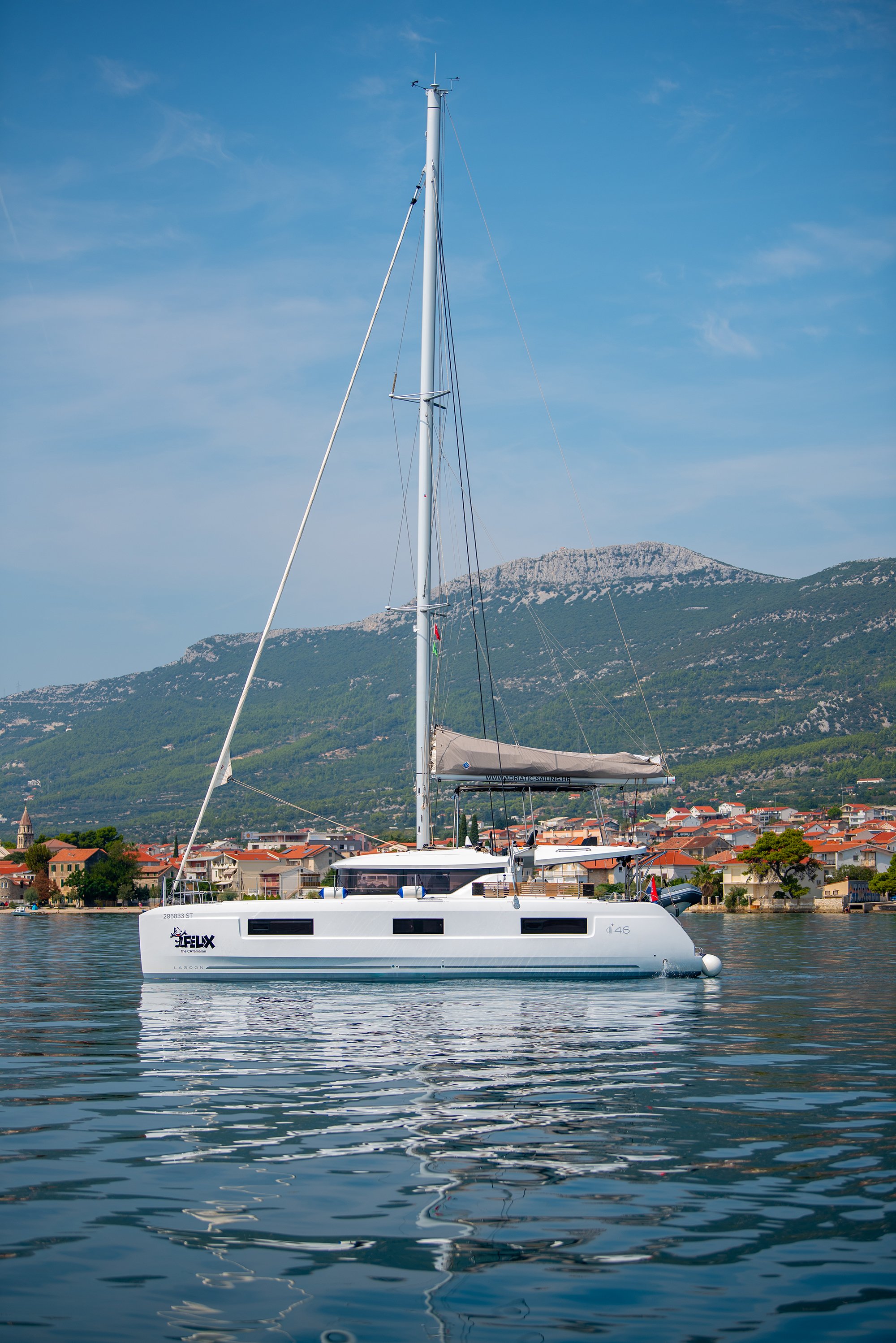 FELIX - Catamaran in Kaštel Gomilica