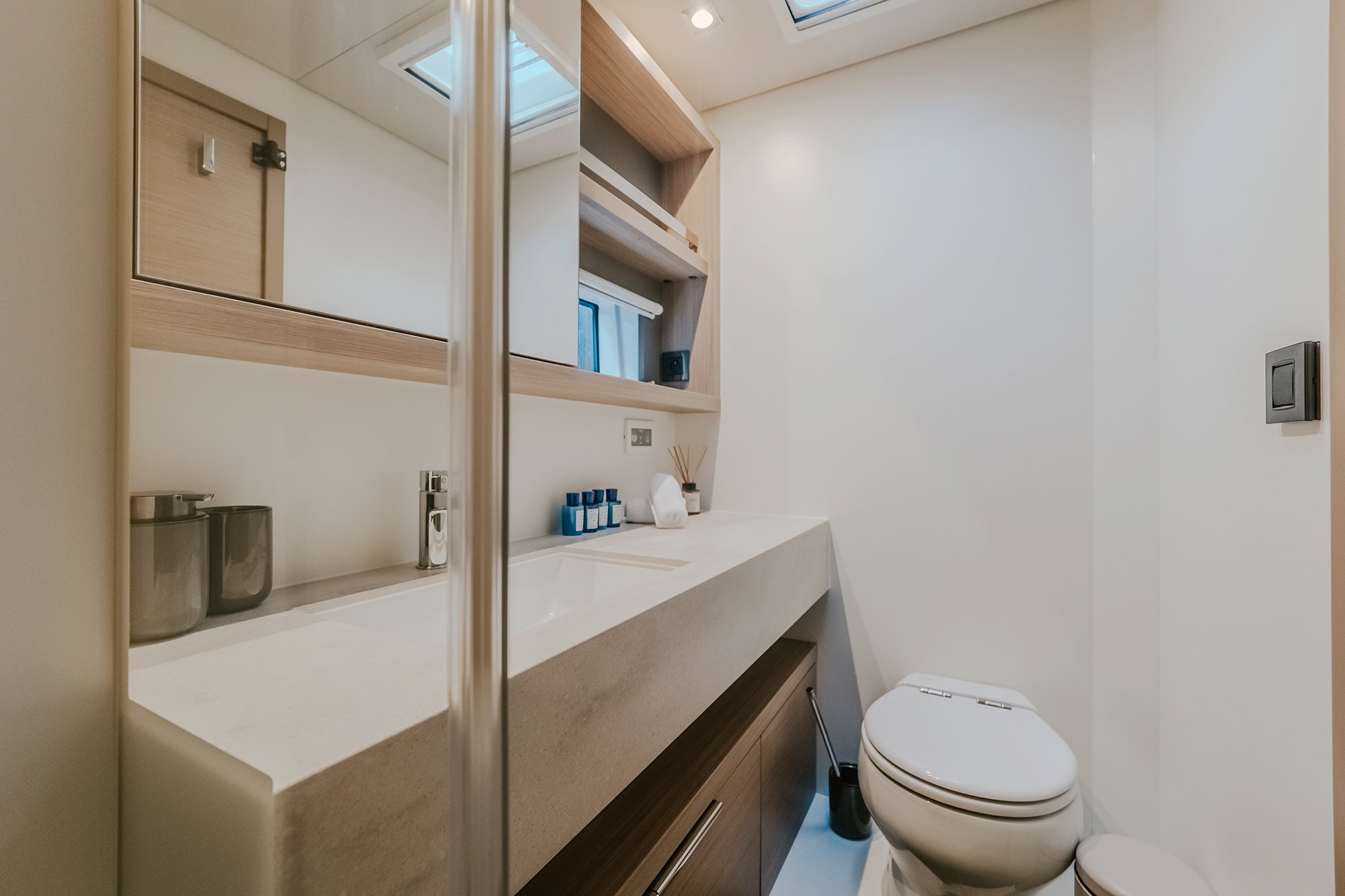 TRI-WING - Catamaran in Kaštel Gomilica