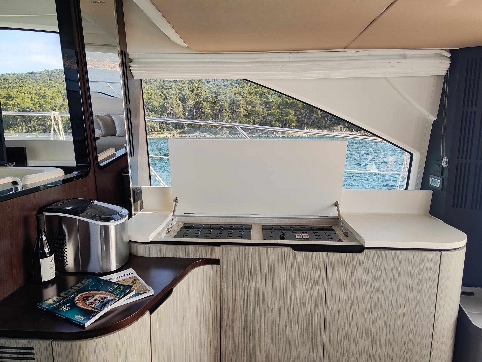 BE HAPPY - Motor Yacht in Kaštel Gomilica