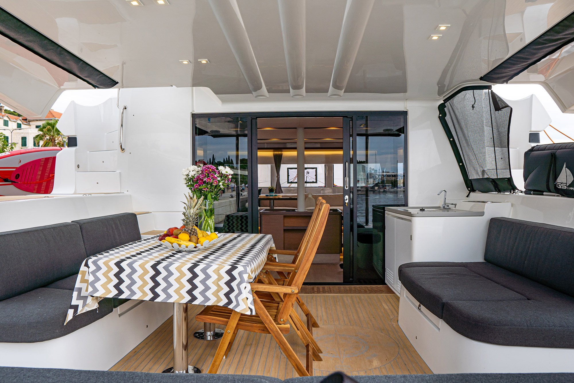 PRINCESS KISS - Catamaran in Kaštel Gomilica