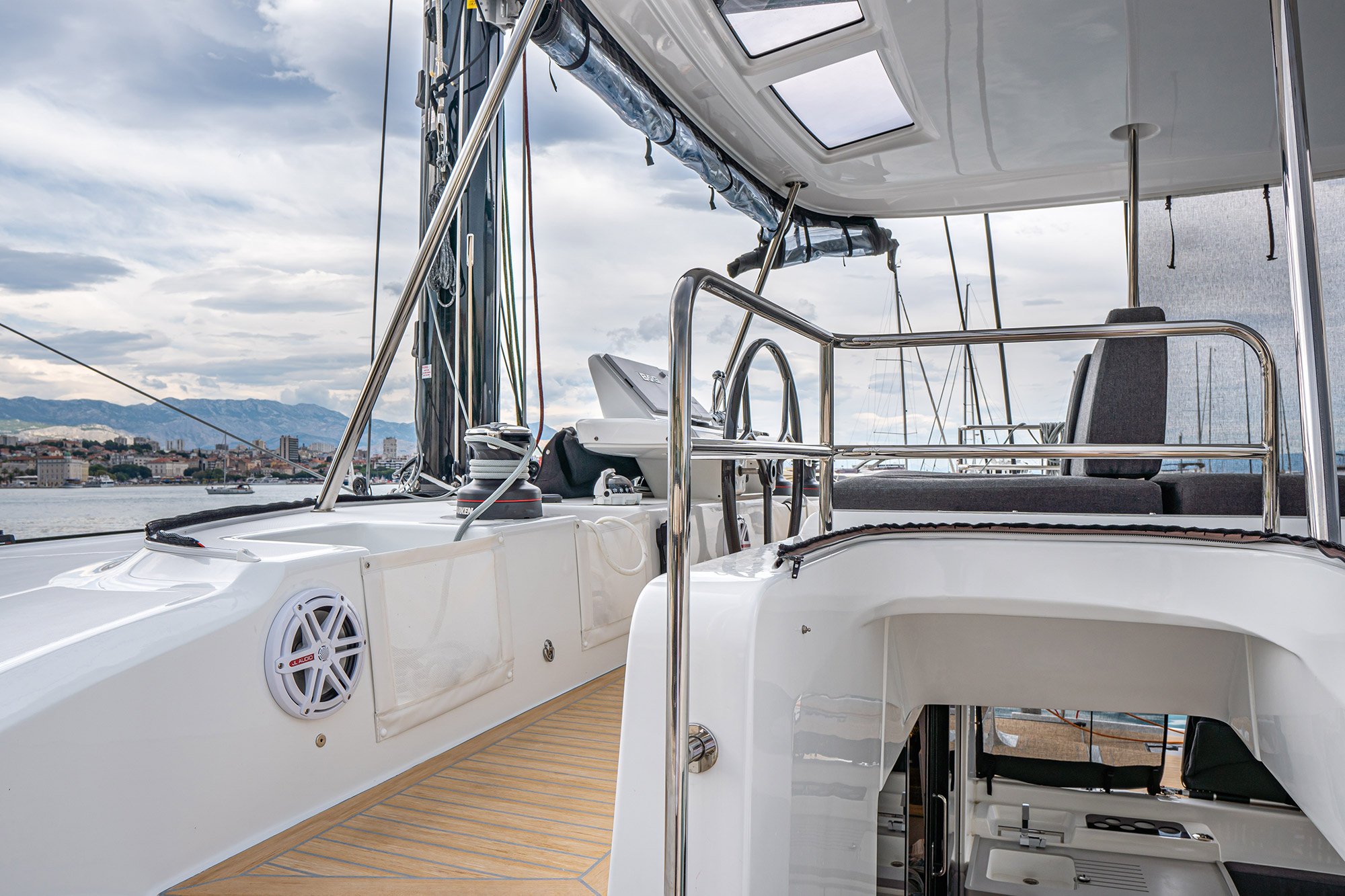 PRINCESS KISS - Catamaran in Kaštel Gomilica