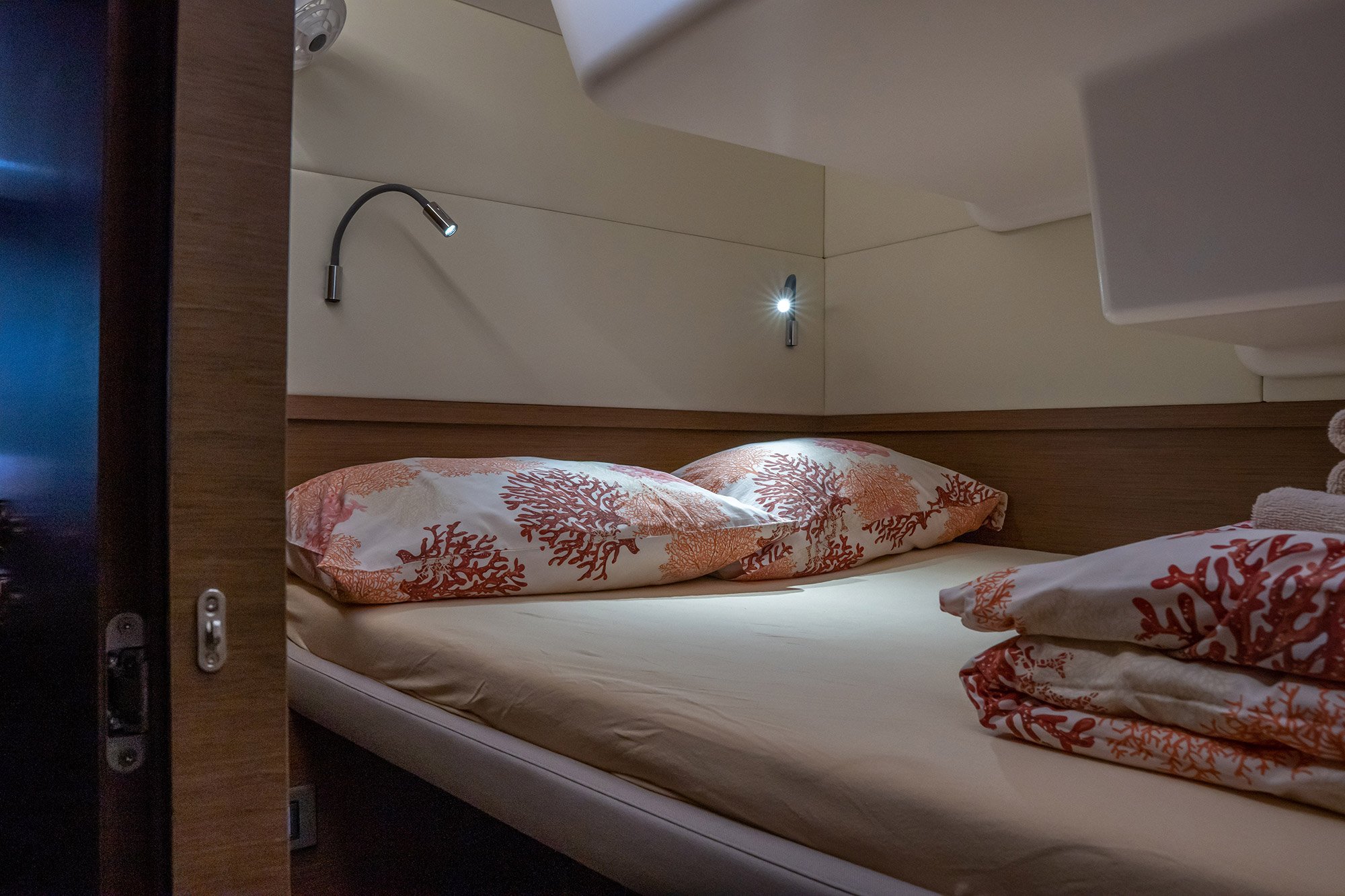 PRINCESS KISS - Catamaran in Kaštel Gomilica