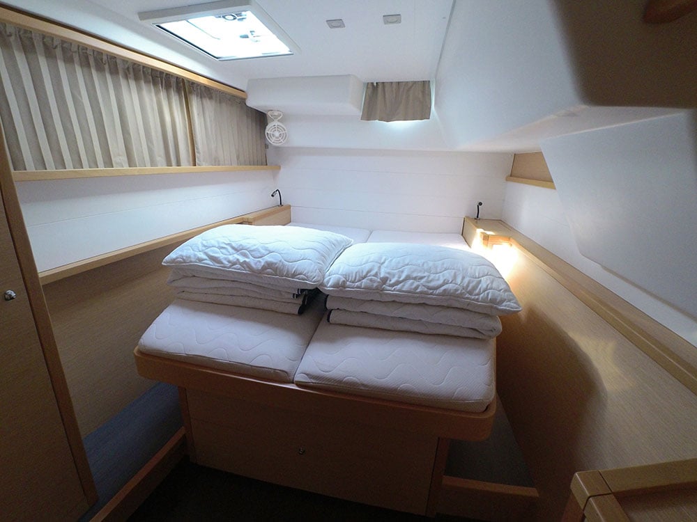 BELO - Catamaran in Kaštel Gomilica