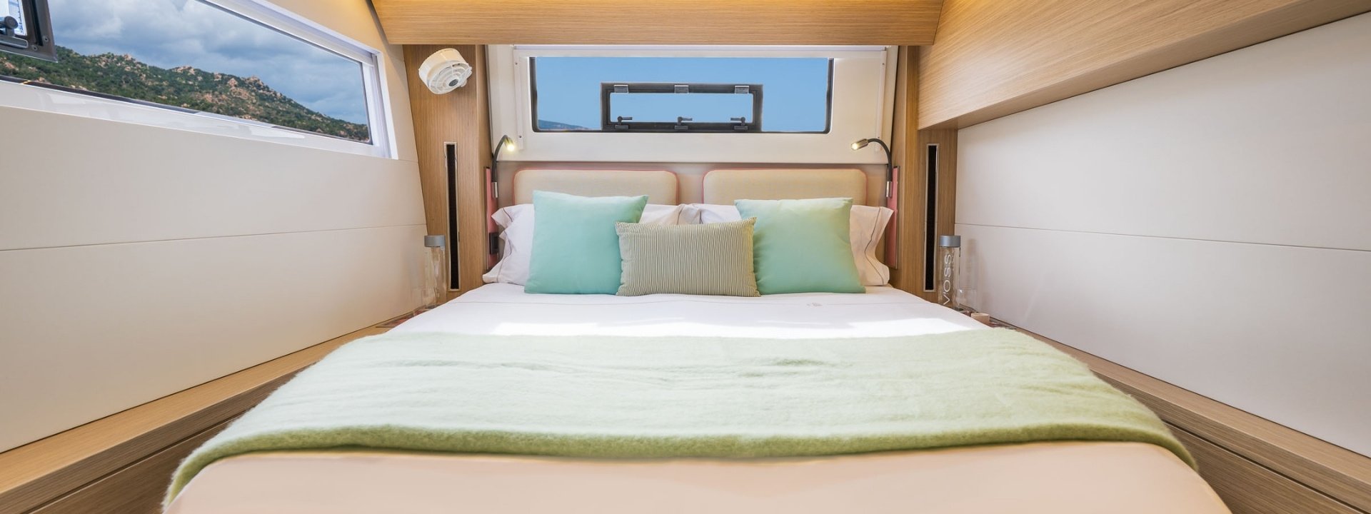 ELYSIUM - Catamaran in Kaštel Gomilica