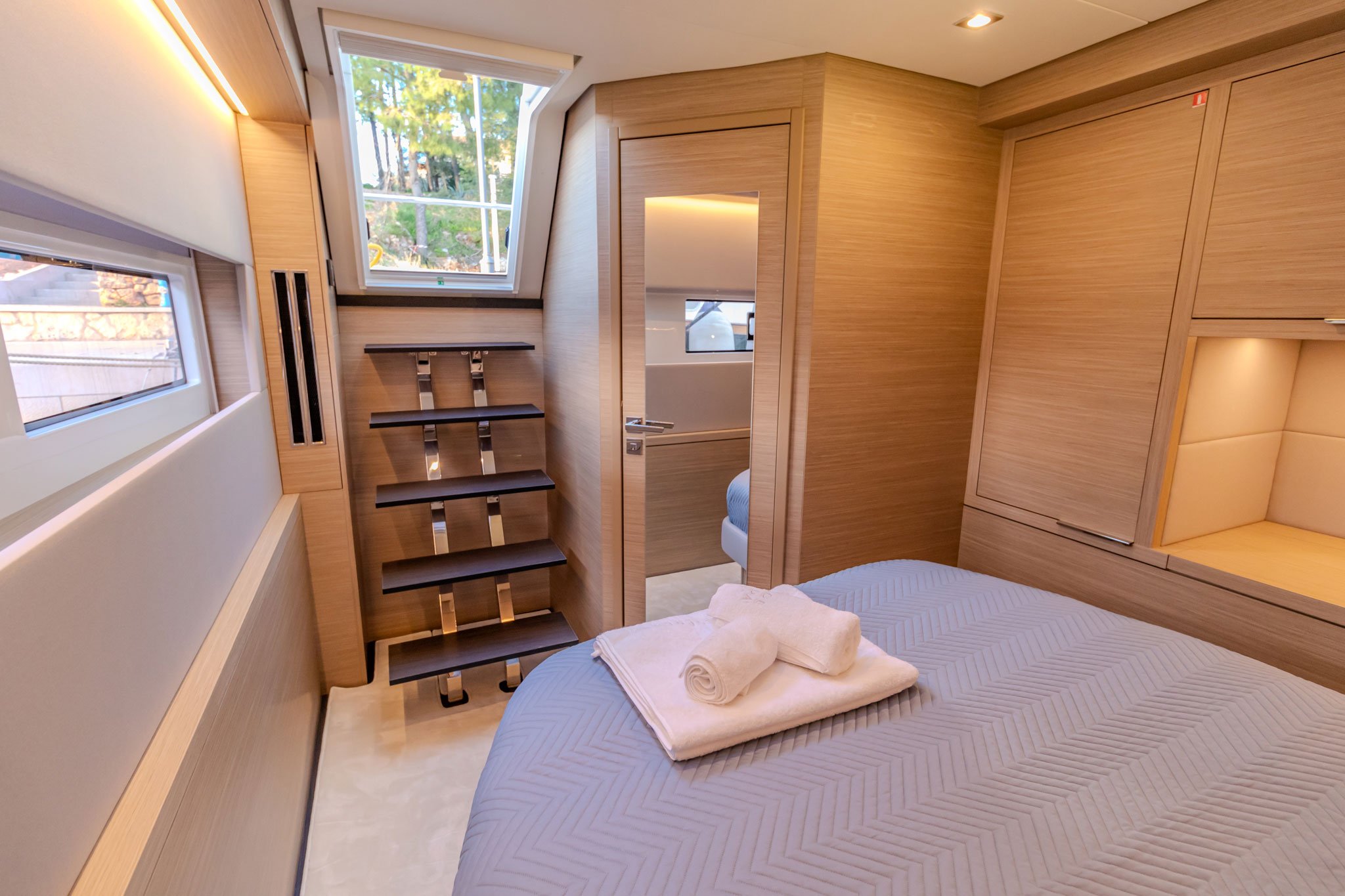 AGENDA 55 - Catamaran in Kaštel Gomilica