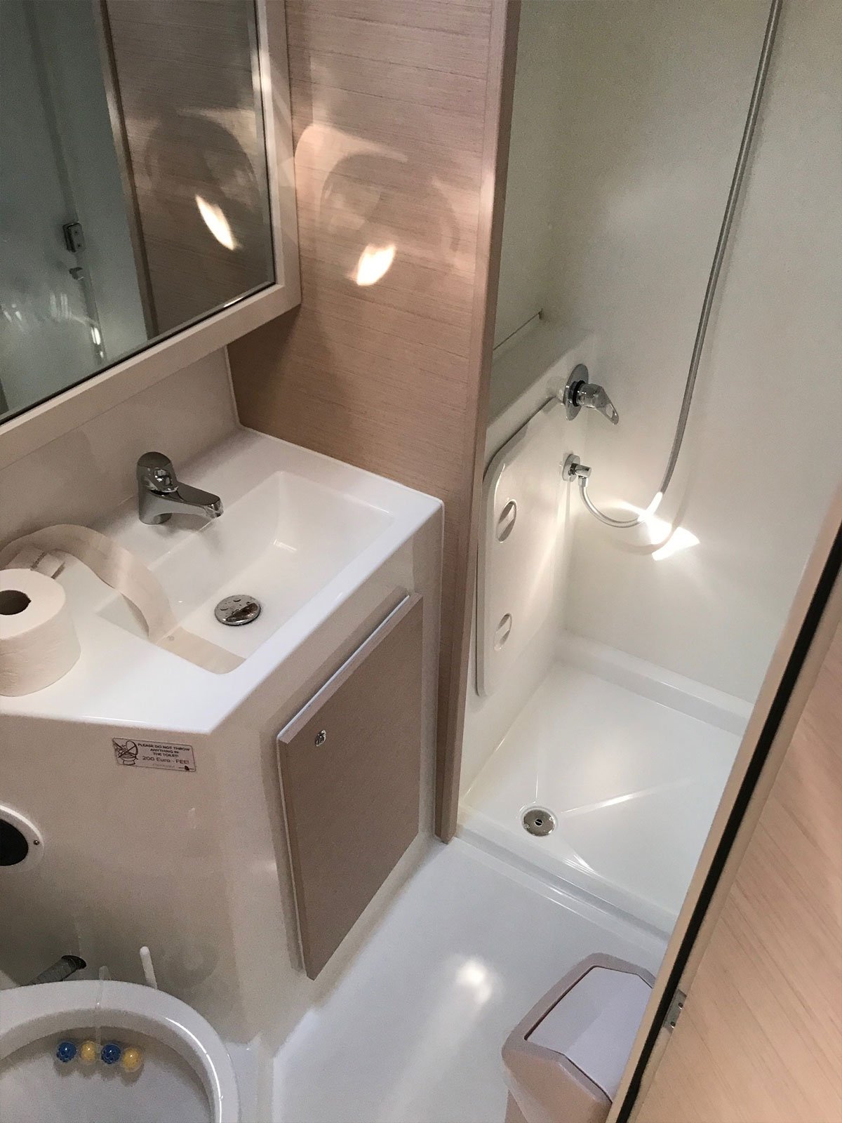 FIND US - Katamaran içinde Kaštel Gomilica