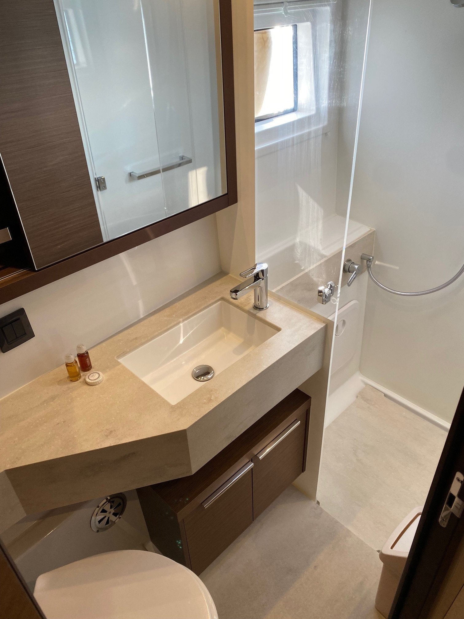 TATRY - Katamaran içinde Kaštel Gomilica