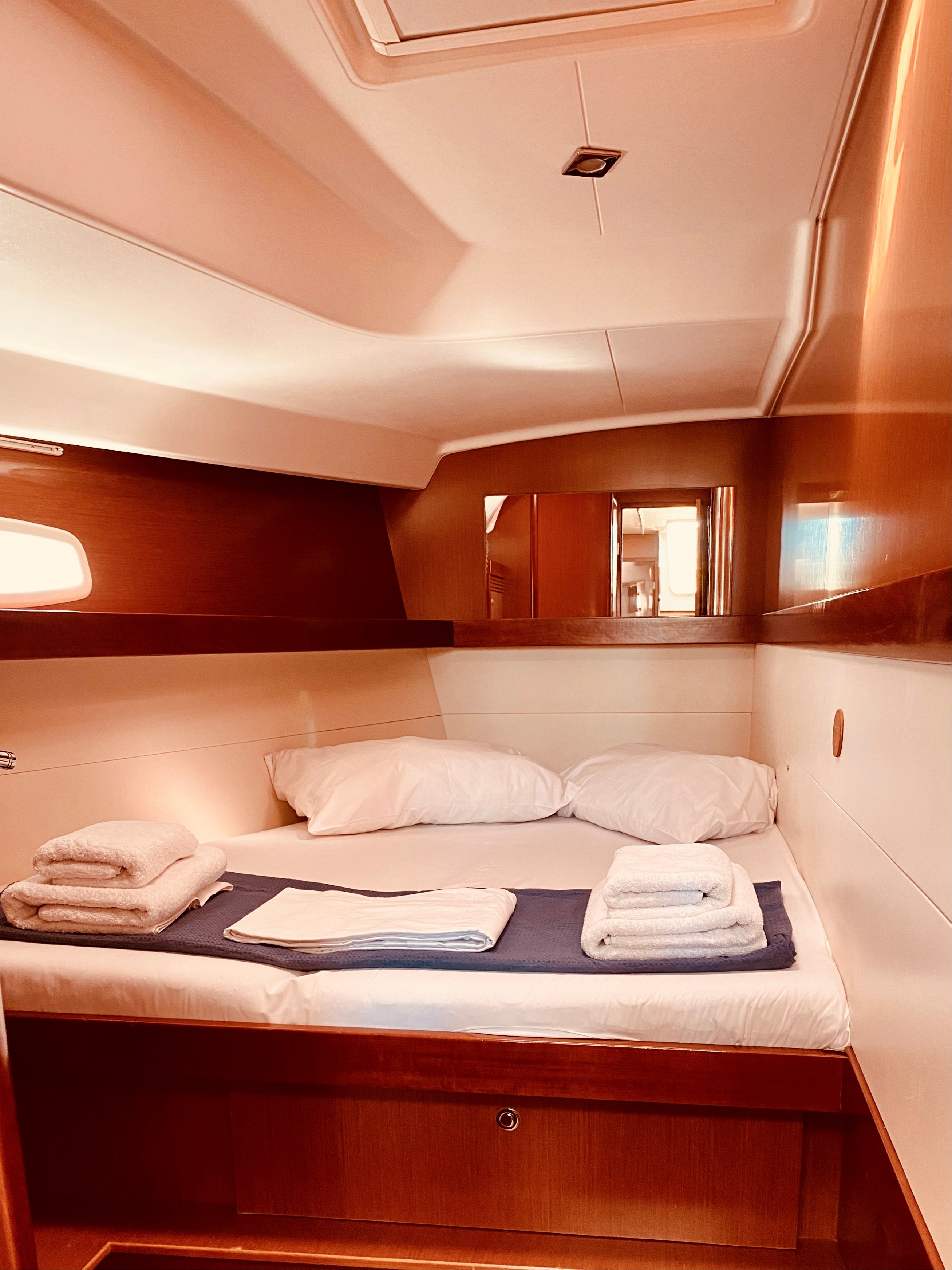 Pura Vida (Pax 12) - Sailboat in Lefkada