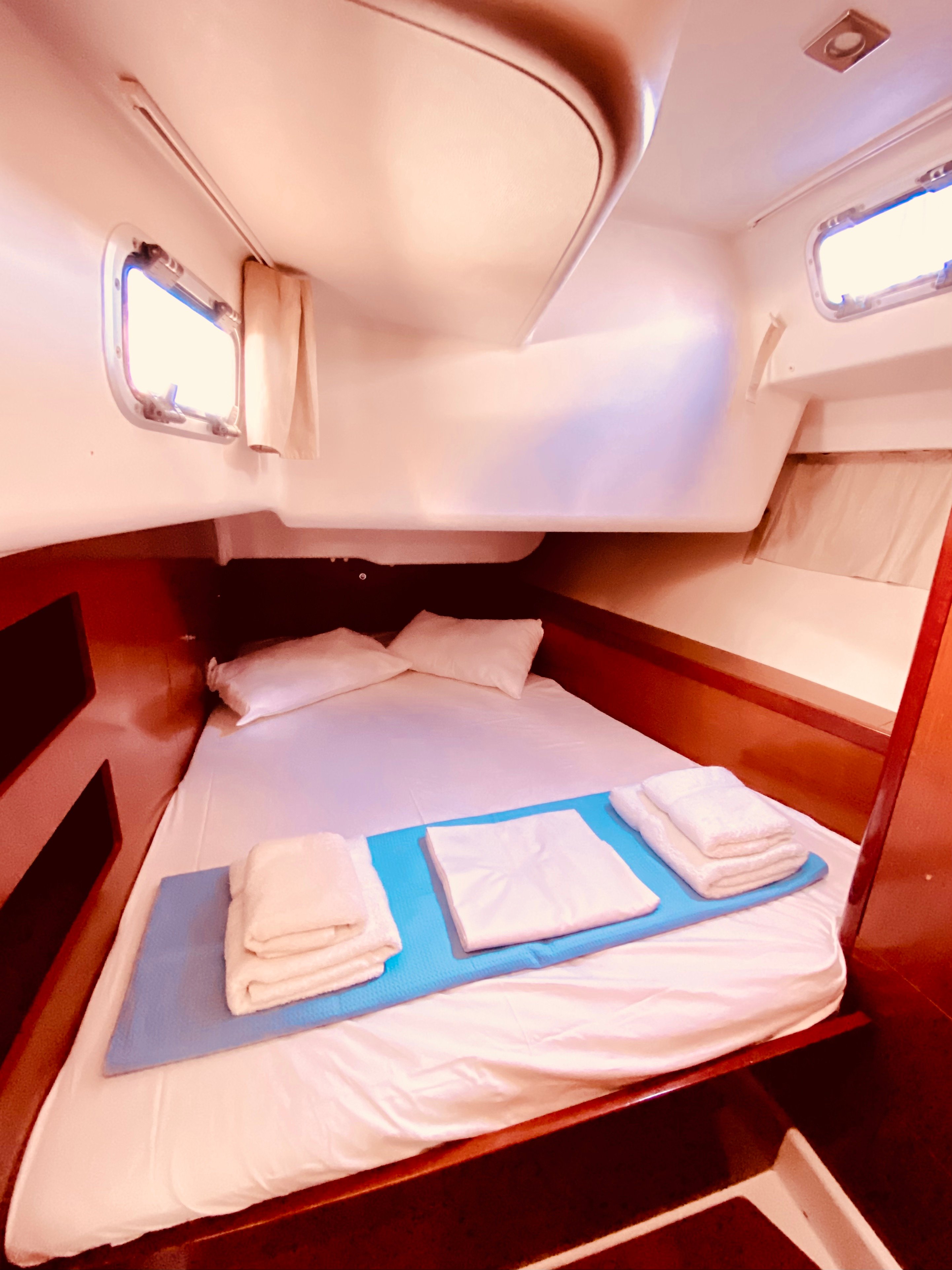 Pura Vida (Pax 12) - Sailboat in Lefkada