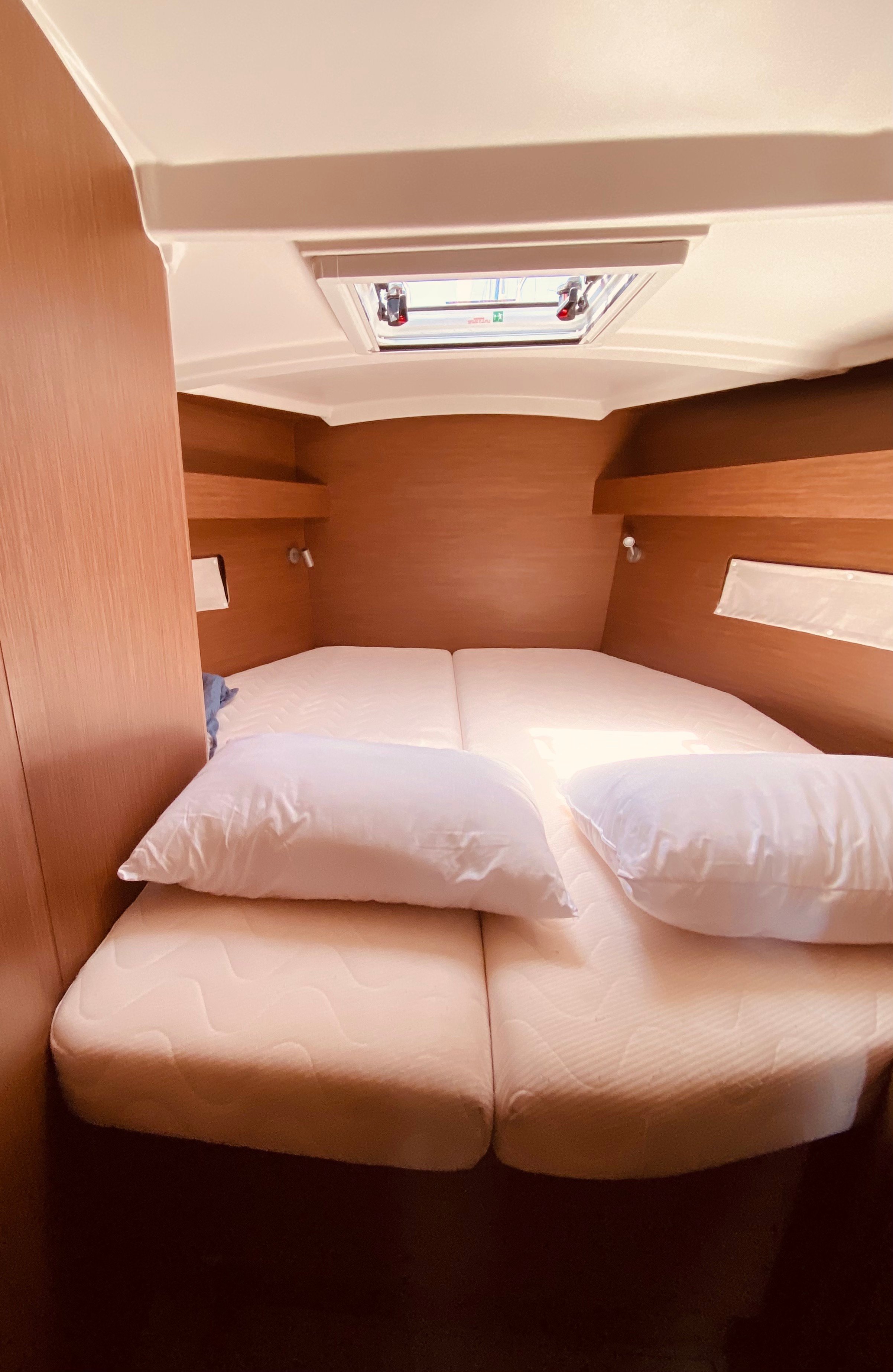 Yello (Pax 10) - Yelkenli içinde Lefkada