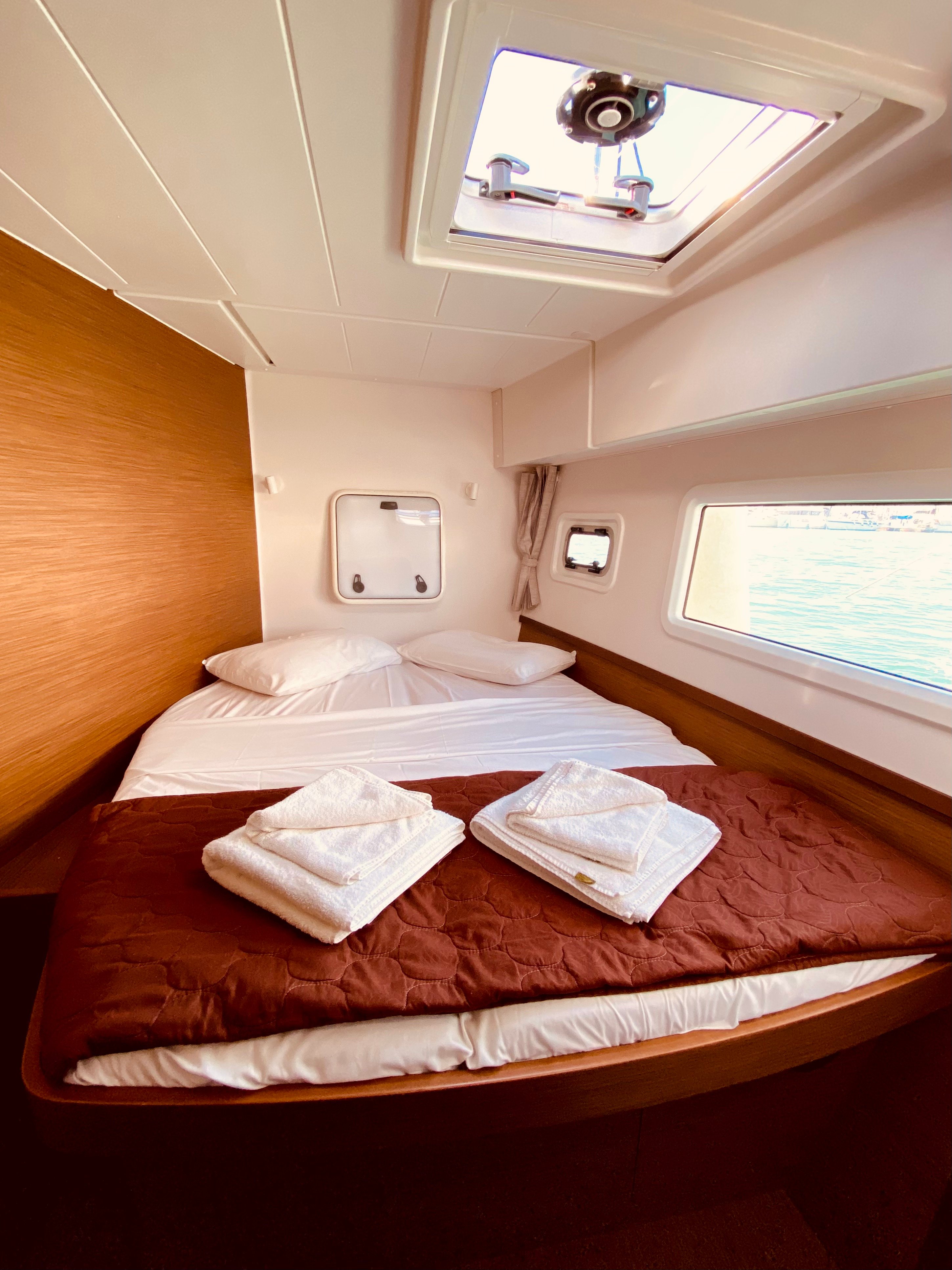 Kaiki (Pax 10) - Katamaran içinde Lefkada