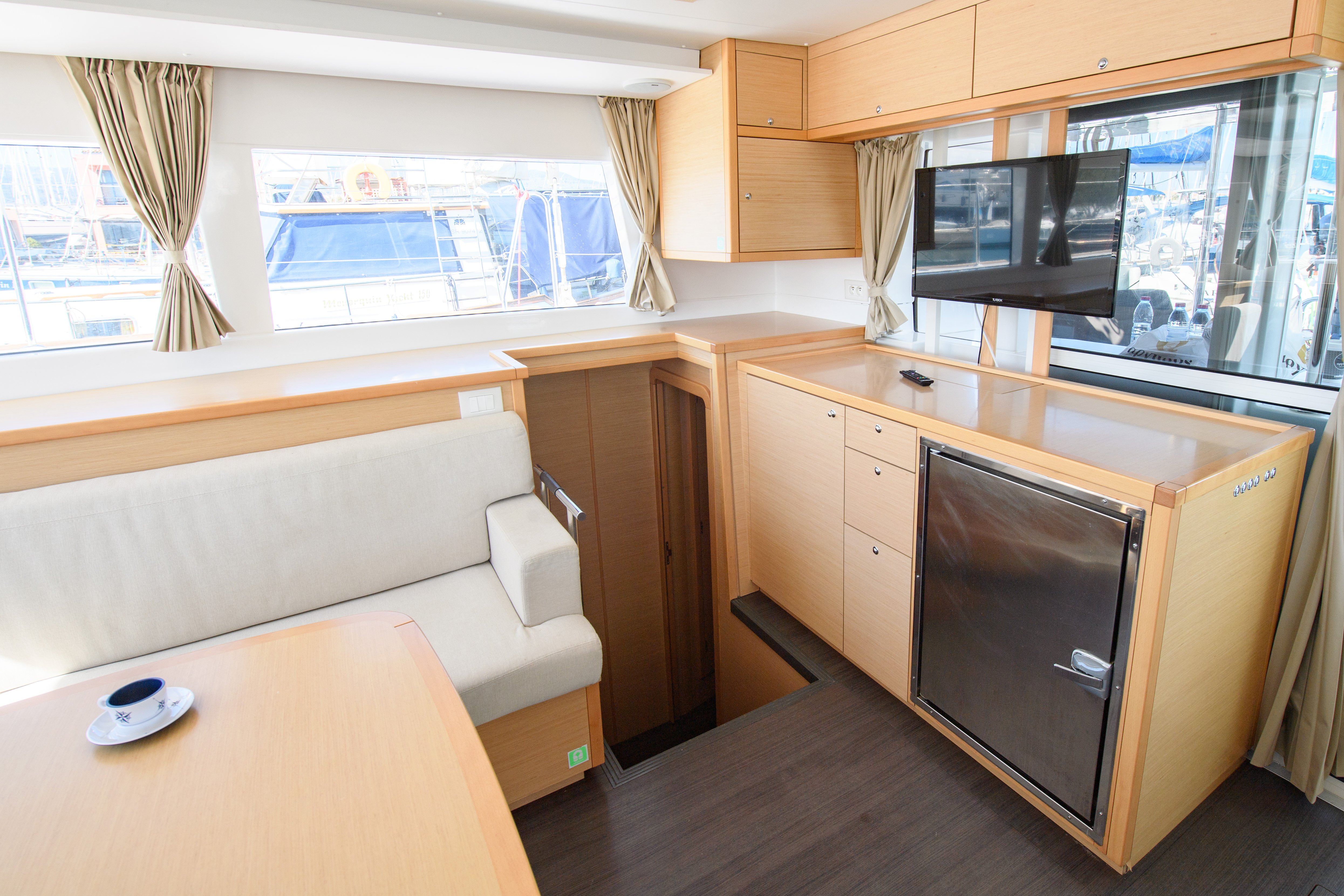 Athina (Pax 12) - Katamaran içinde Lefkada