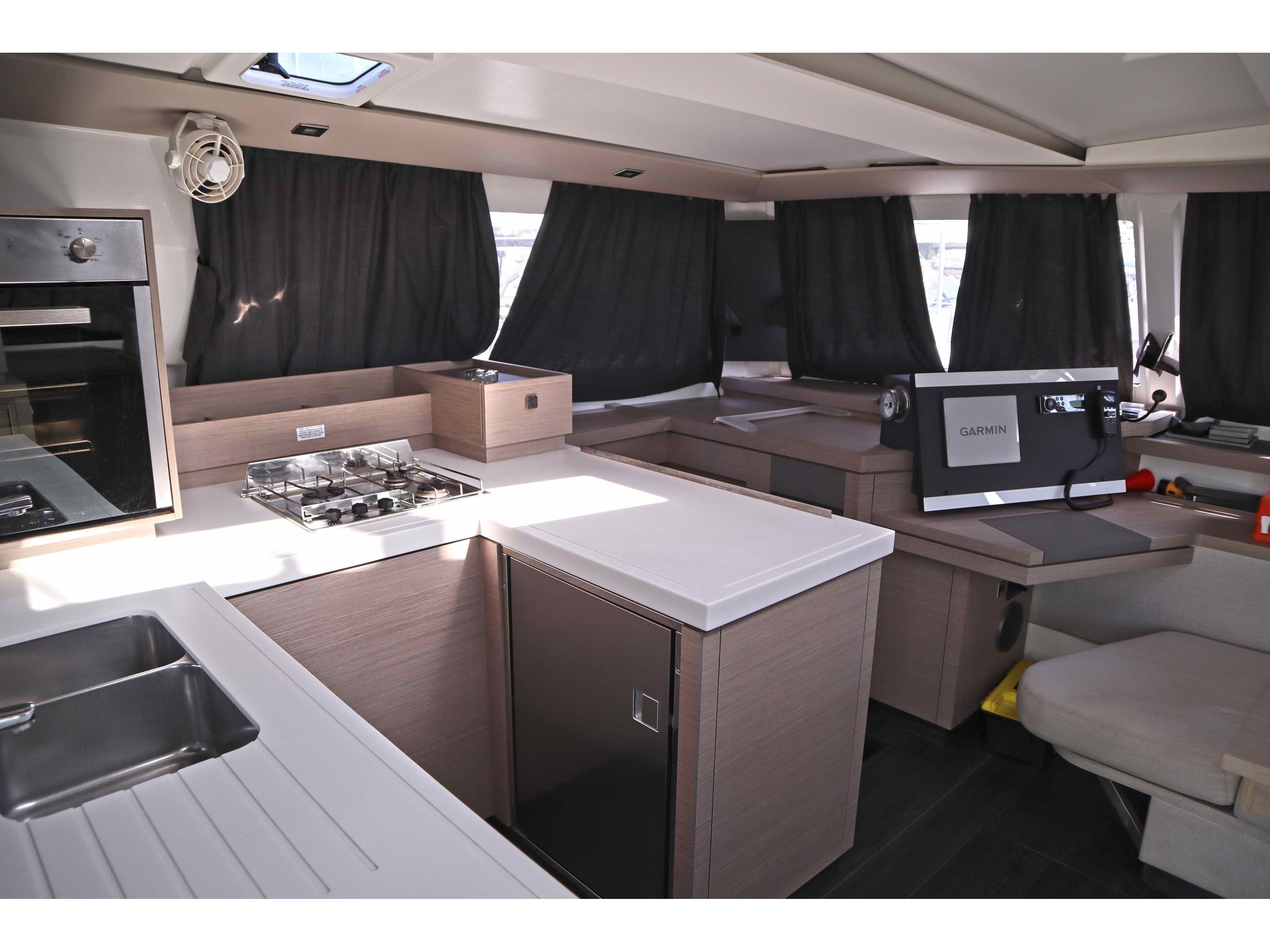 Hannah III - Catamaran in Alimos