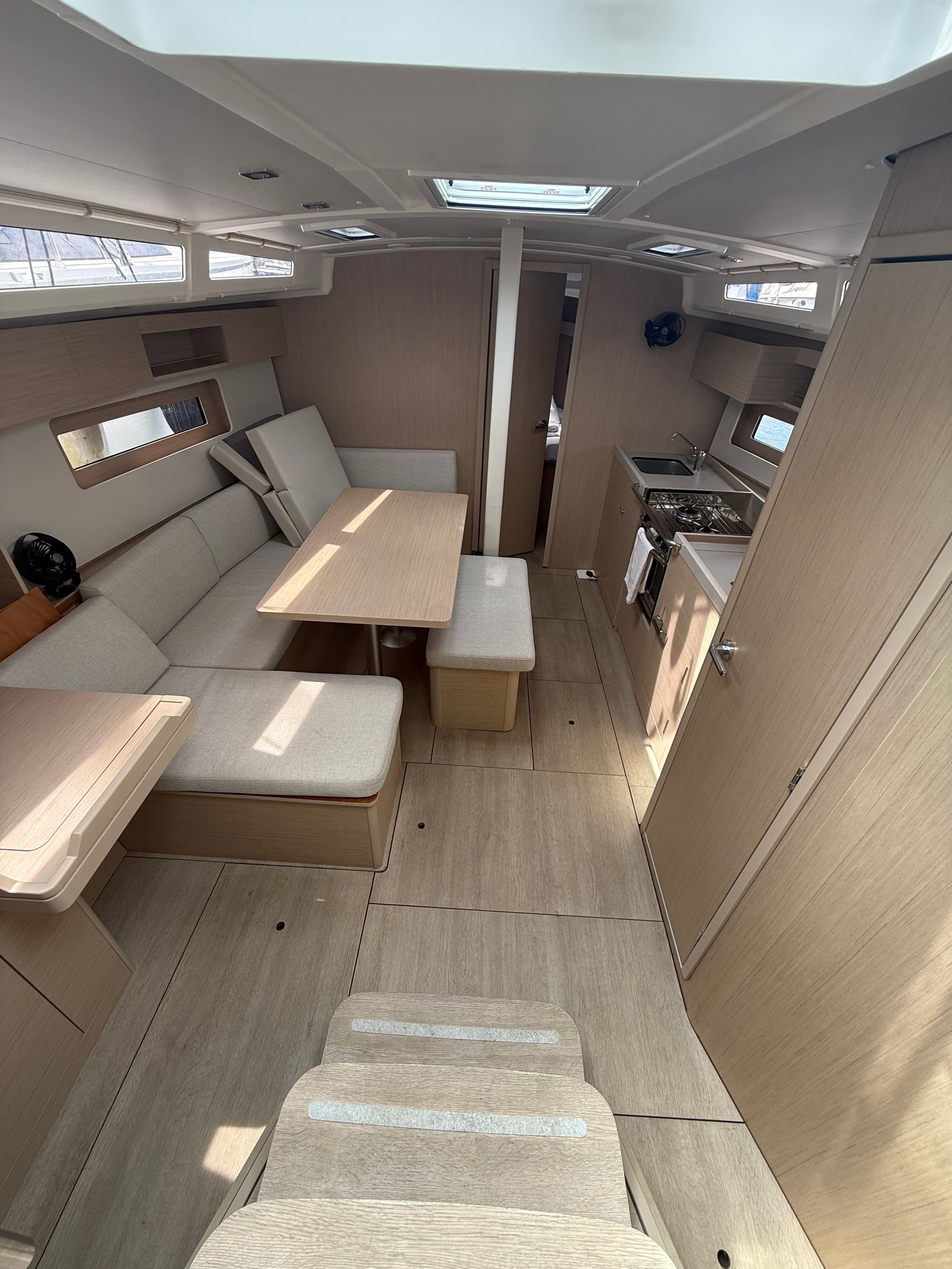 Karyatis - Yelkenli içinde Ligia