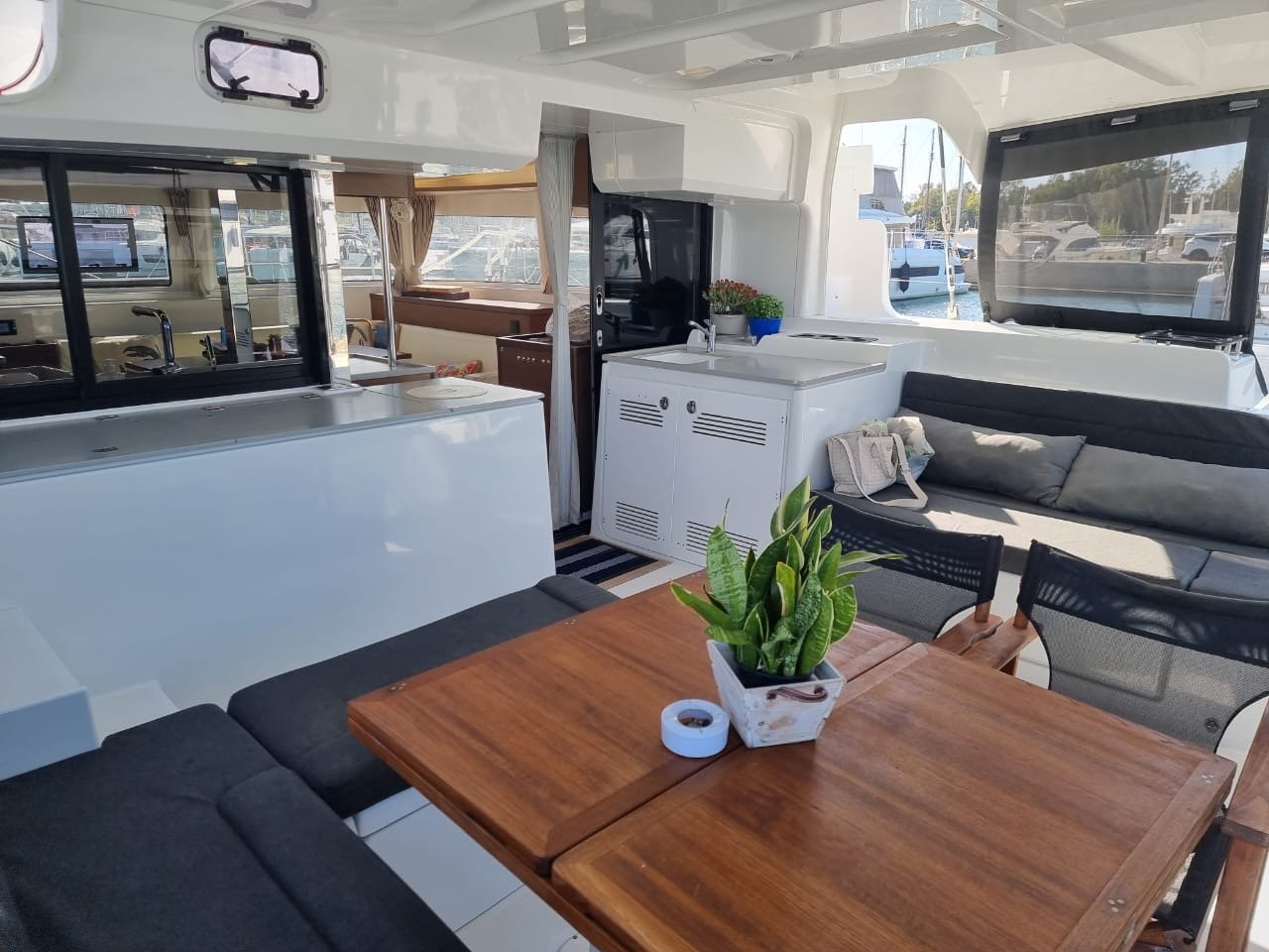 Hydra XIV - Katamaran içinde Lefkada