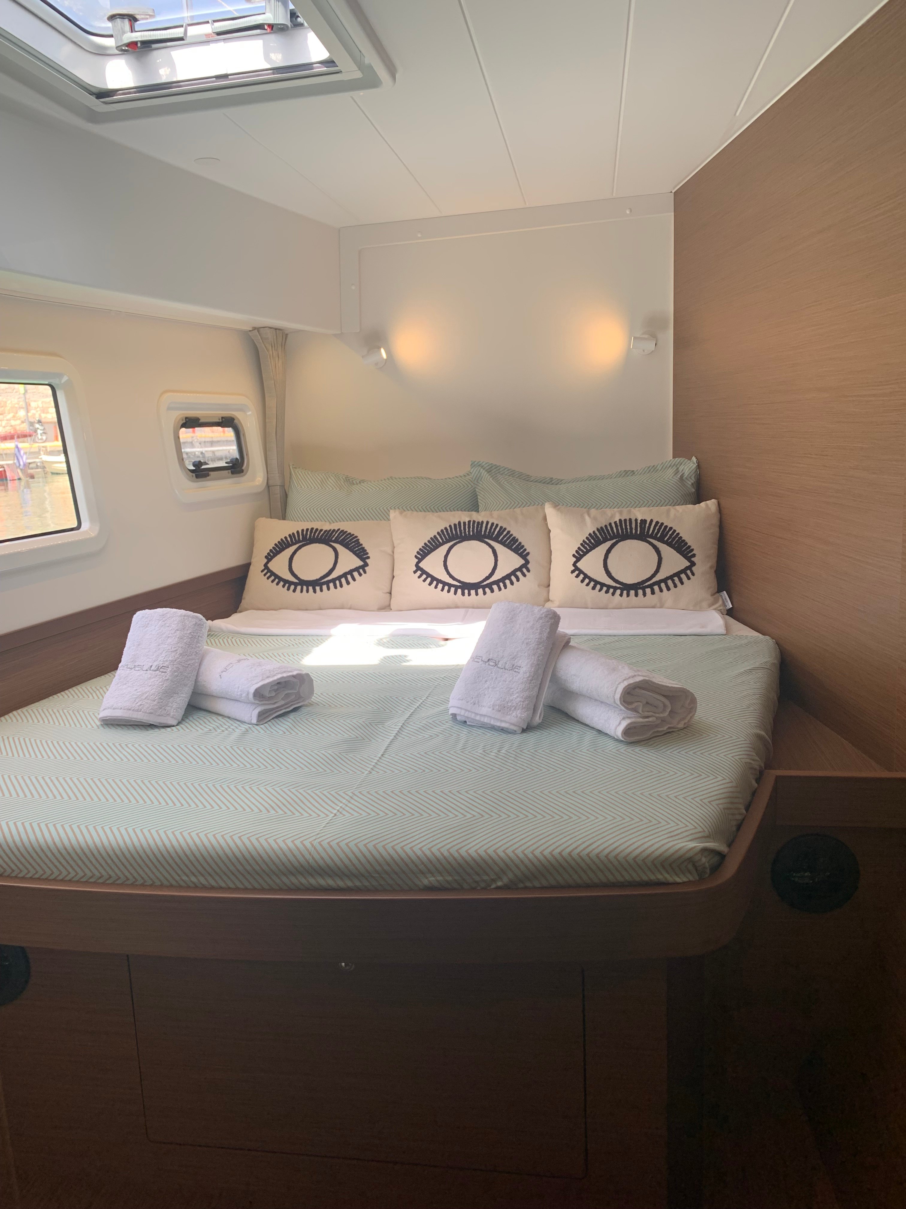 HeyBlue - Catamaran in Paros