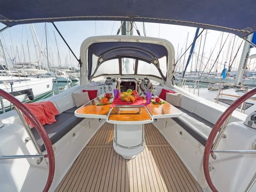 SŪENO - Yelkenli içinde Alimos