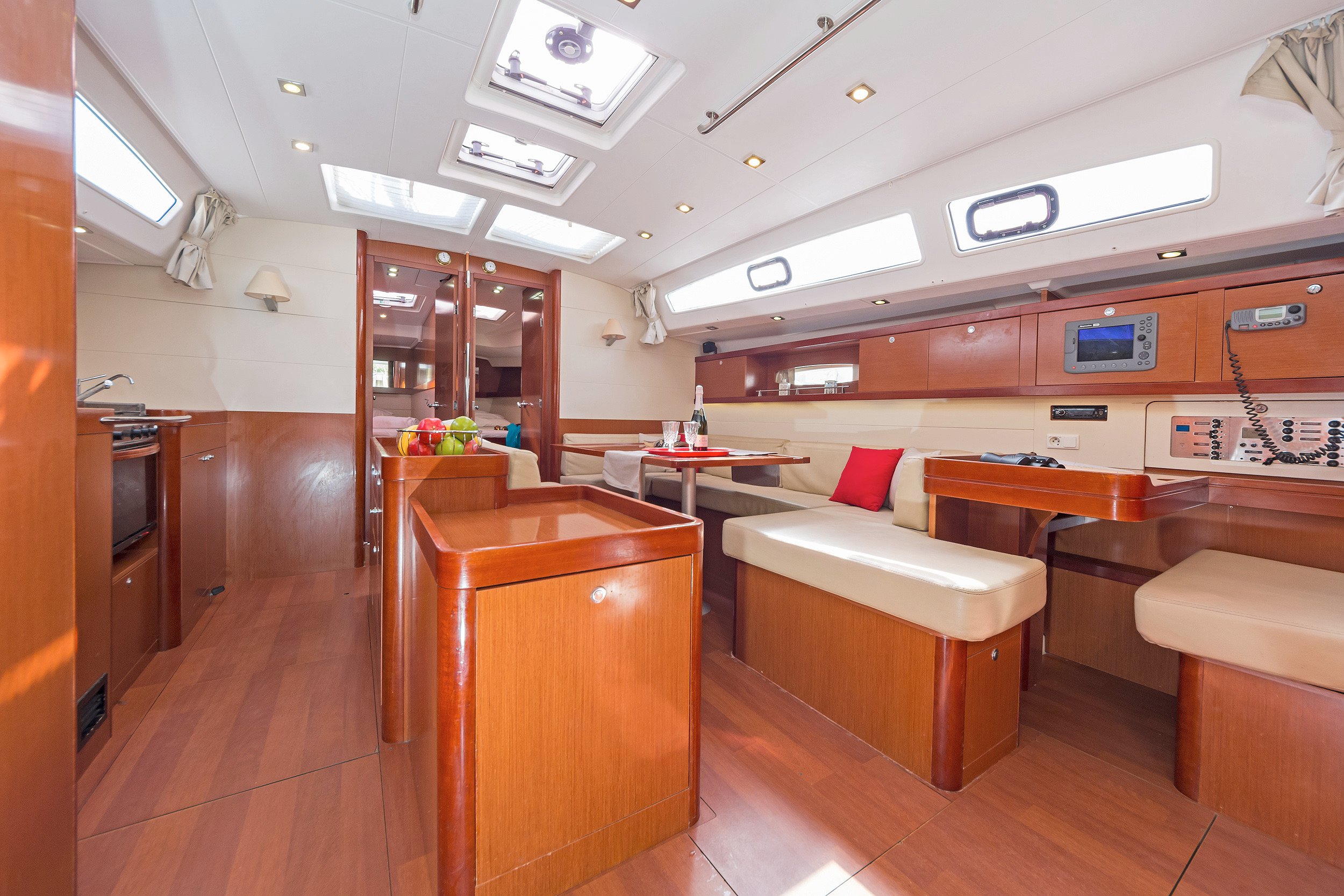 SŪENO - Yelkenli içinde Alimos