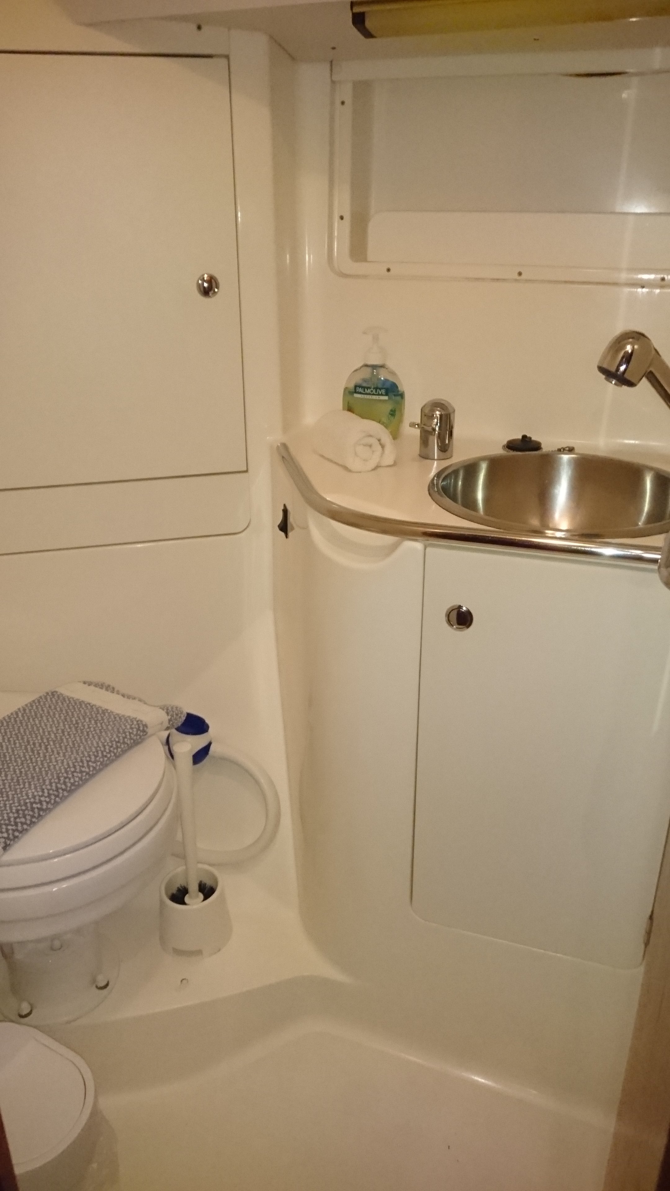 Pythagoras (electric head, wind generator) - Sailboat in Pireas