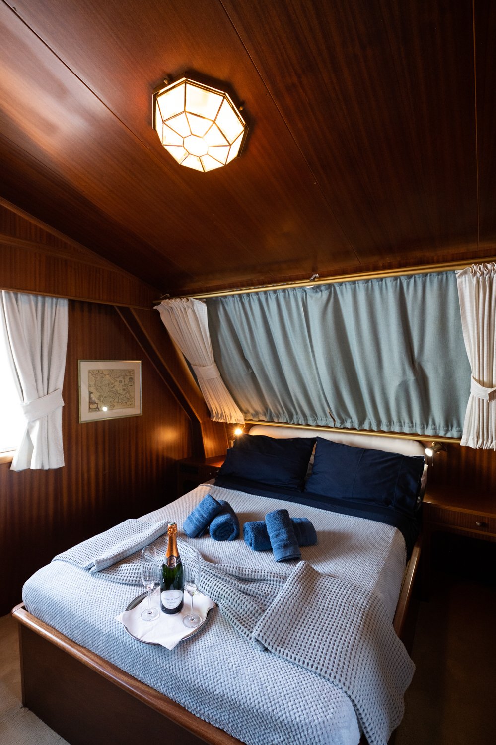 Elena - Motor Yacht in Paleo Faliro