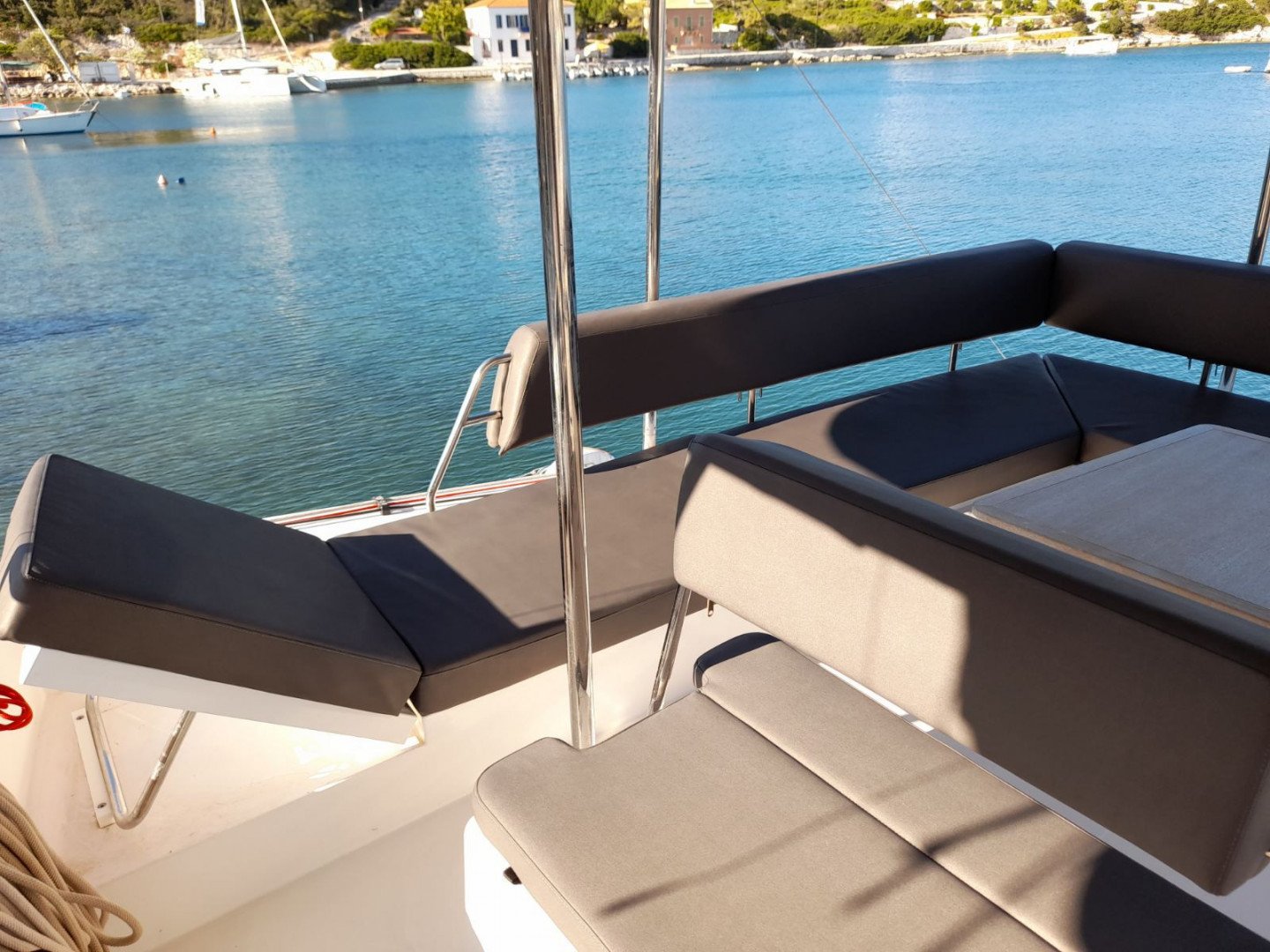 Mira - Katamaran içinde Kontokali