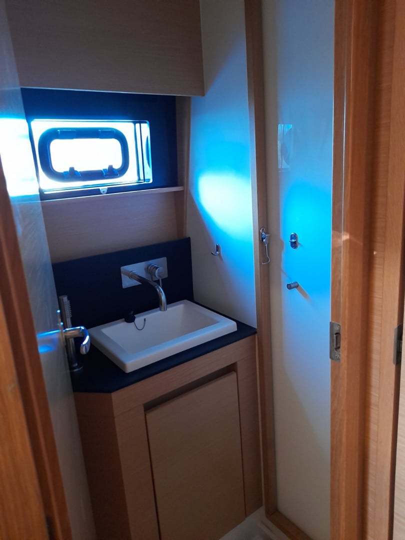 Mira - Katamaran içinde Kontokali