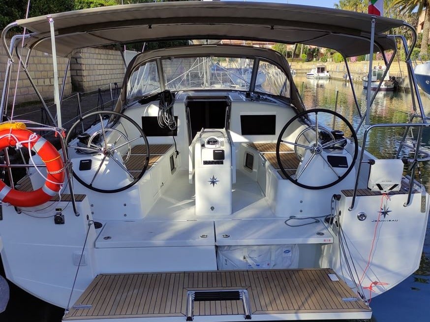 Camilleri - Sailboat in Tonnarella