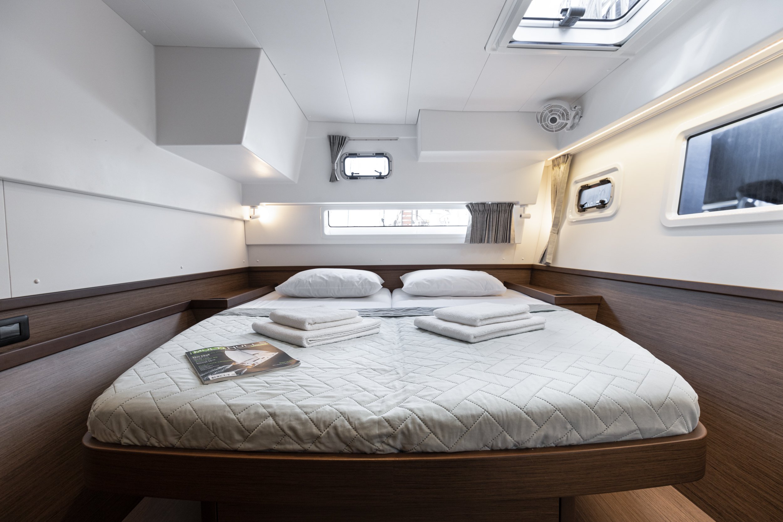 Notorious - Katamaran içinde Alimos