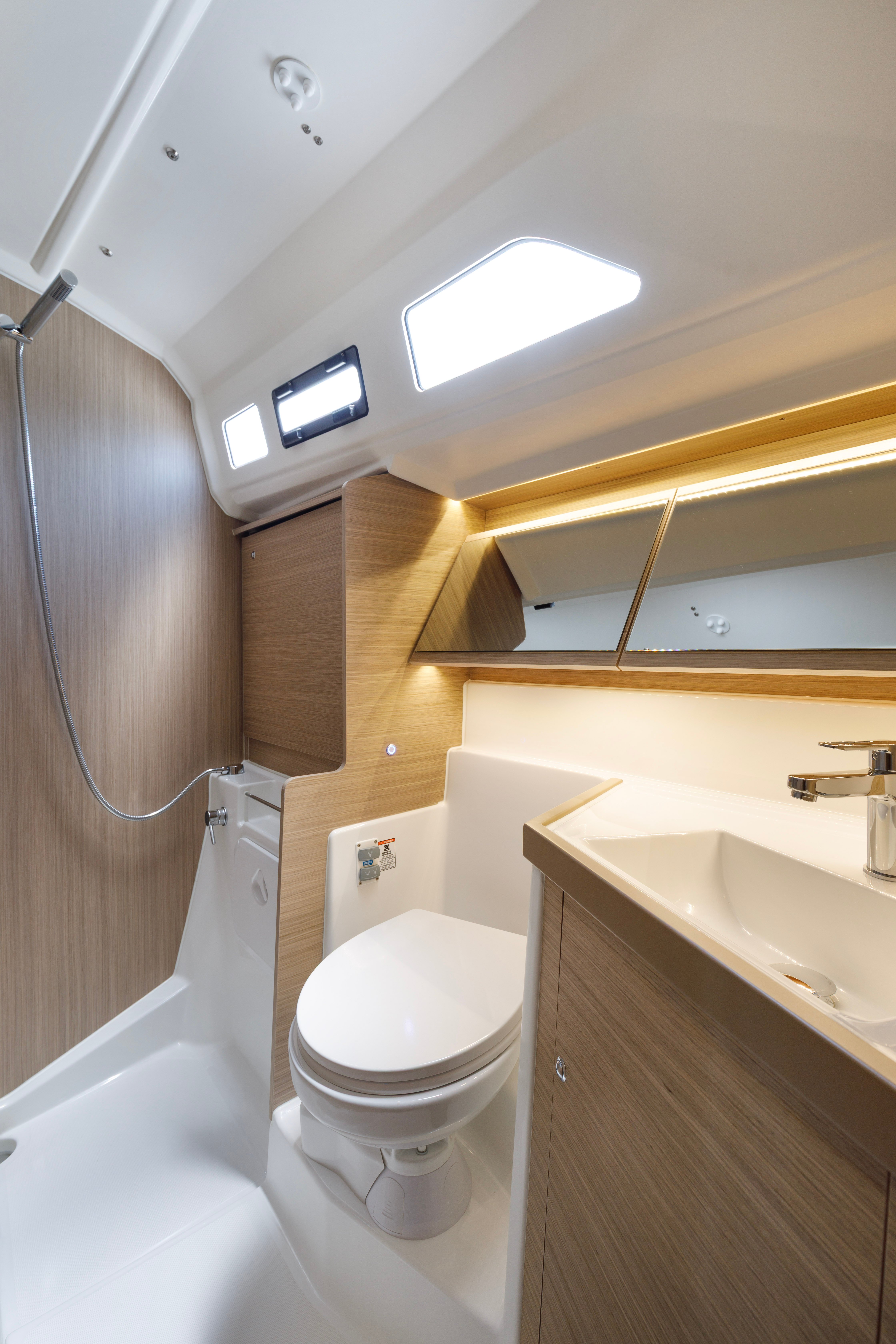 Netos - Yelkenli içinde Alimos