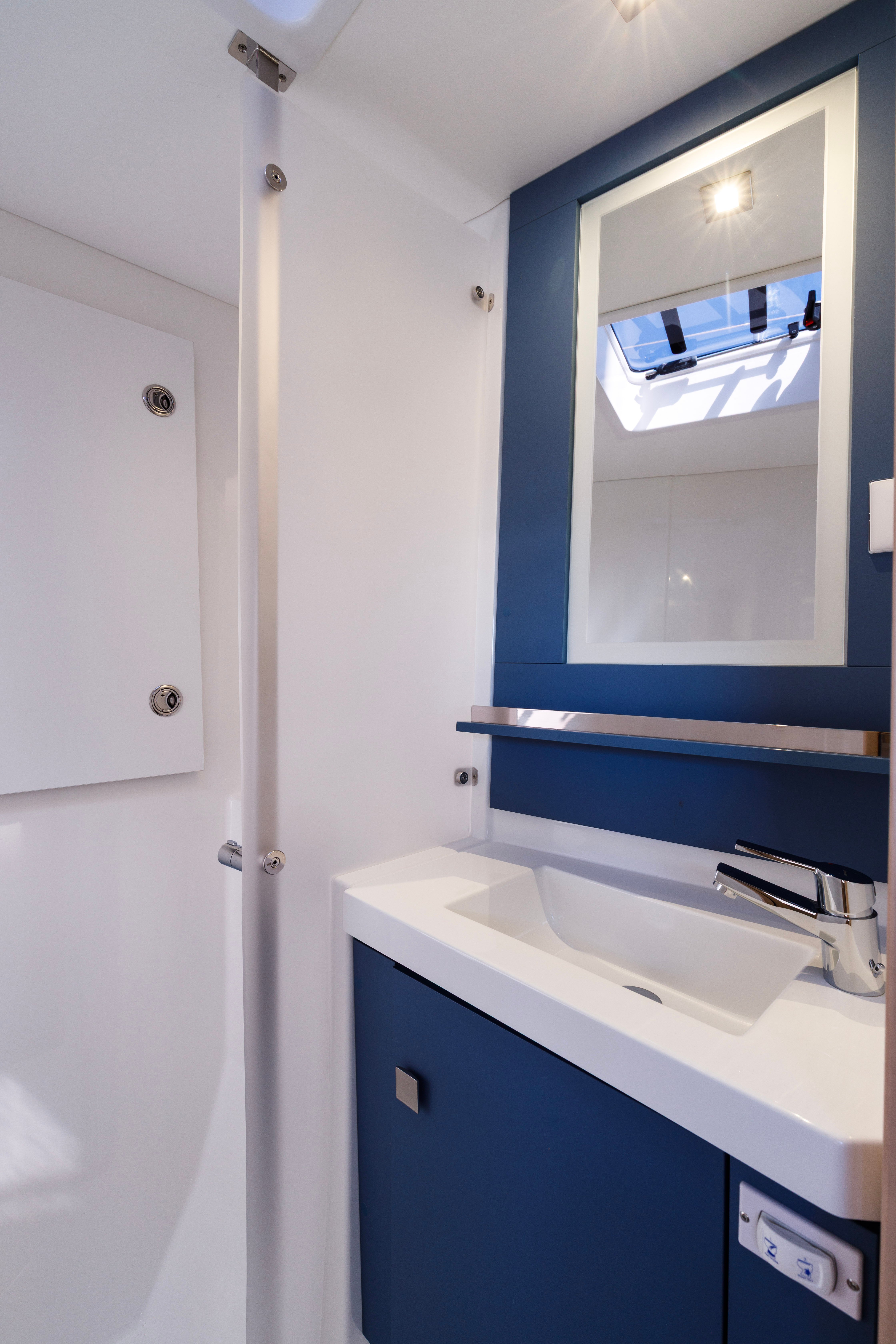 Nerida - Katamaran içinde Alimos