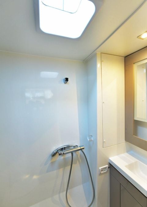 Eclipsea - Katamaran içinde Alimos