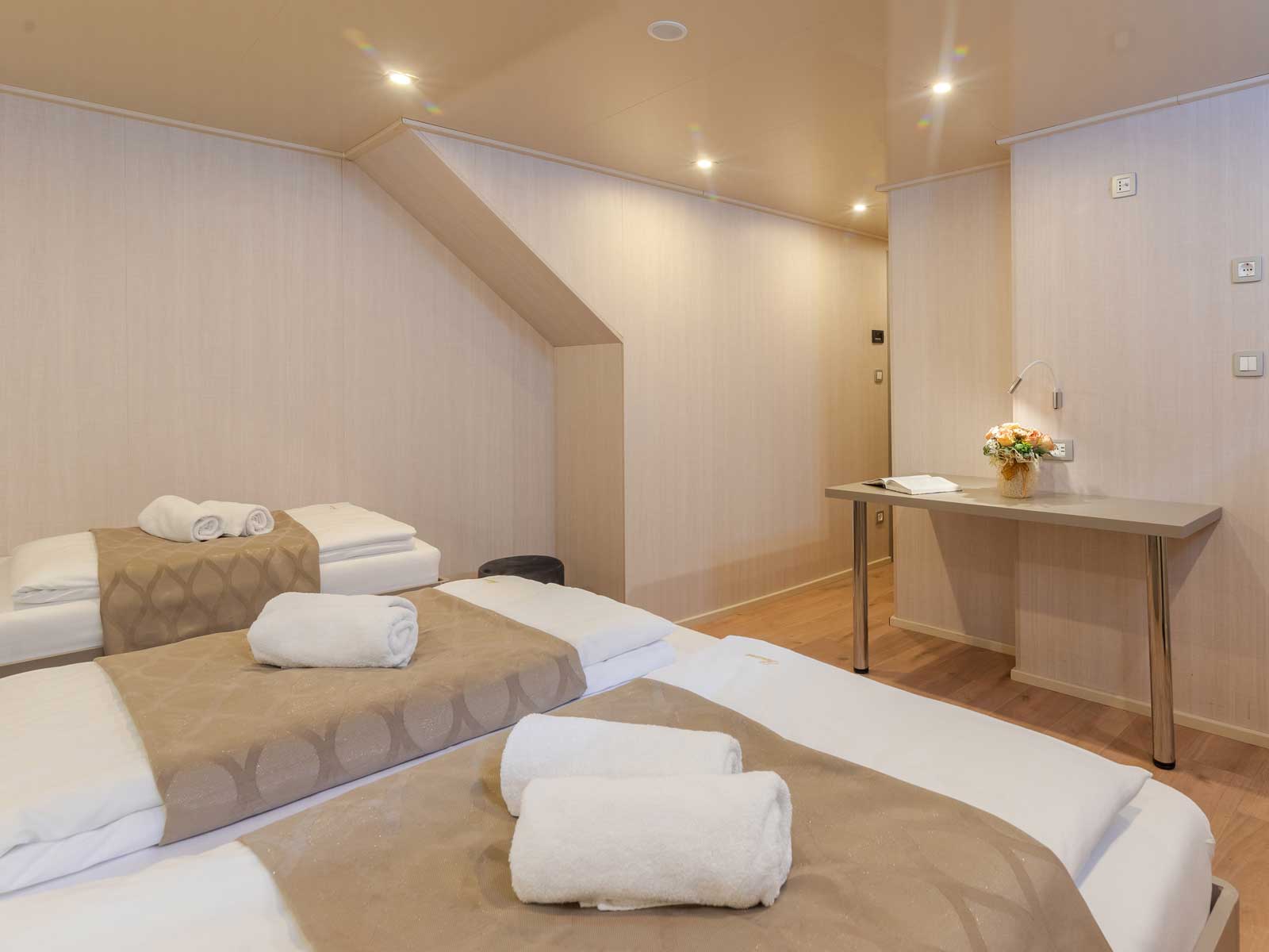 Suzana - Motor Yacht in Split