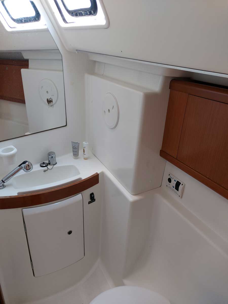 Onar - Sailboat in Kallithea