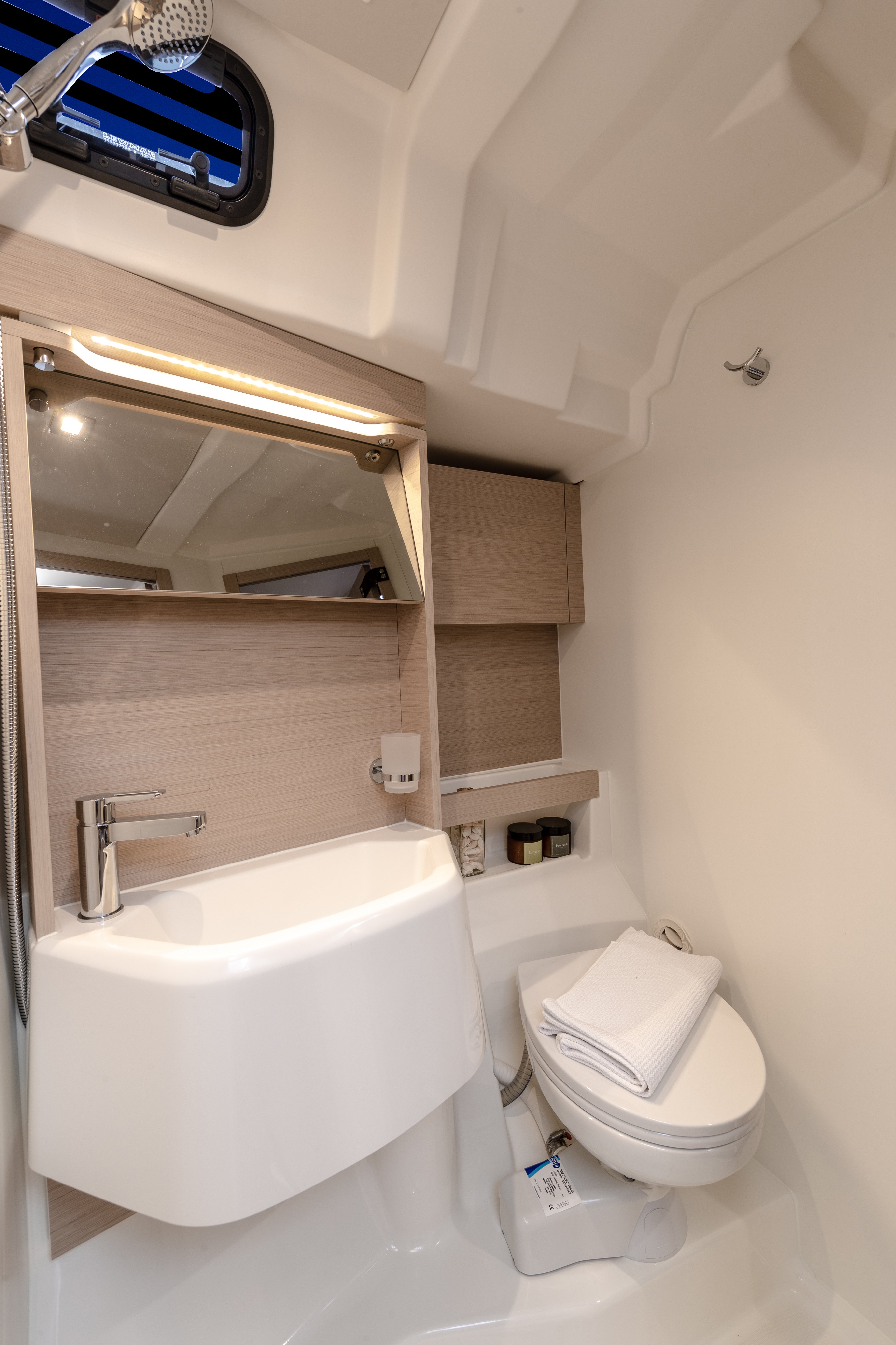 Moorings 52.4 Club - Sailboat in Wickhams Cay 2