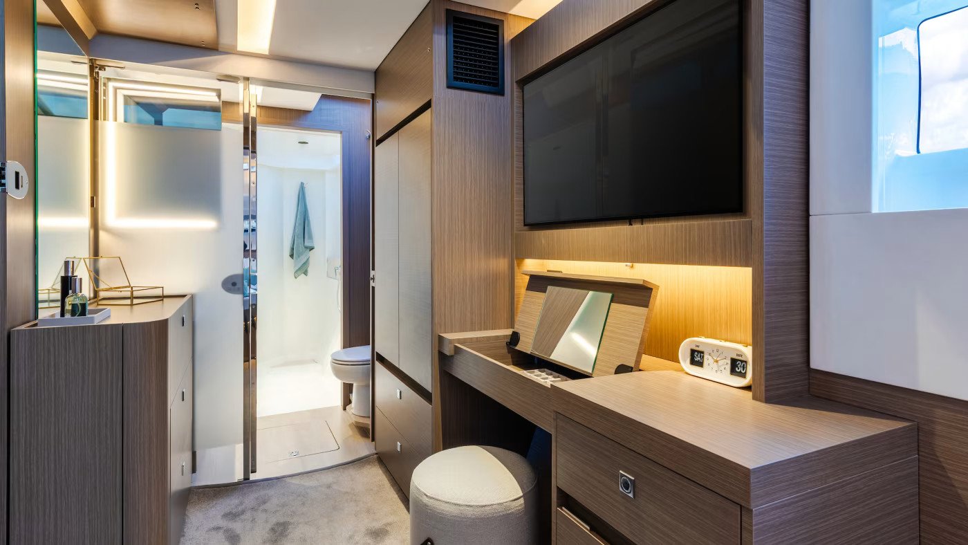 Moorings 5200 Exclusive Plus