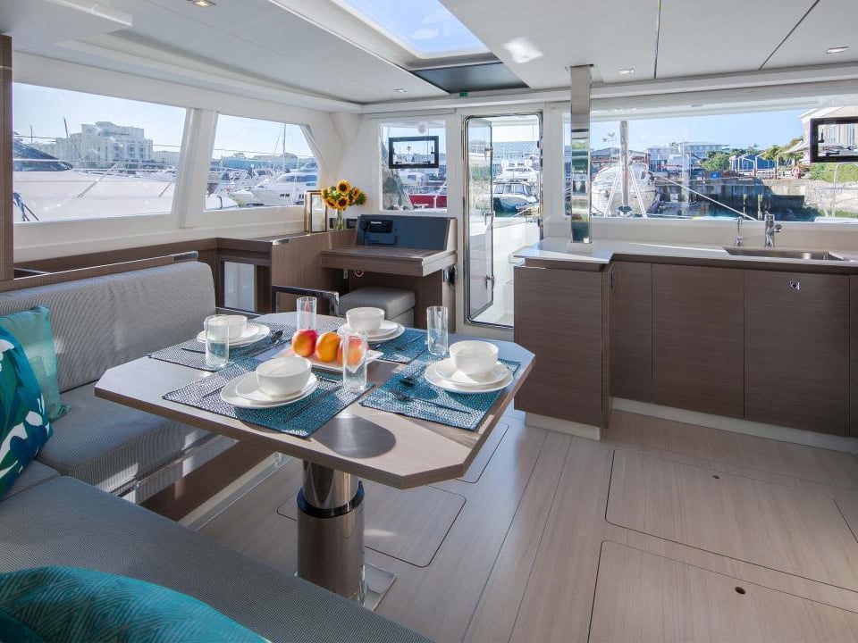 Moorings 4200/4 Club - Catamaran in Marina