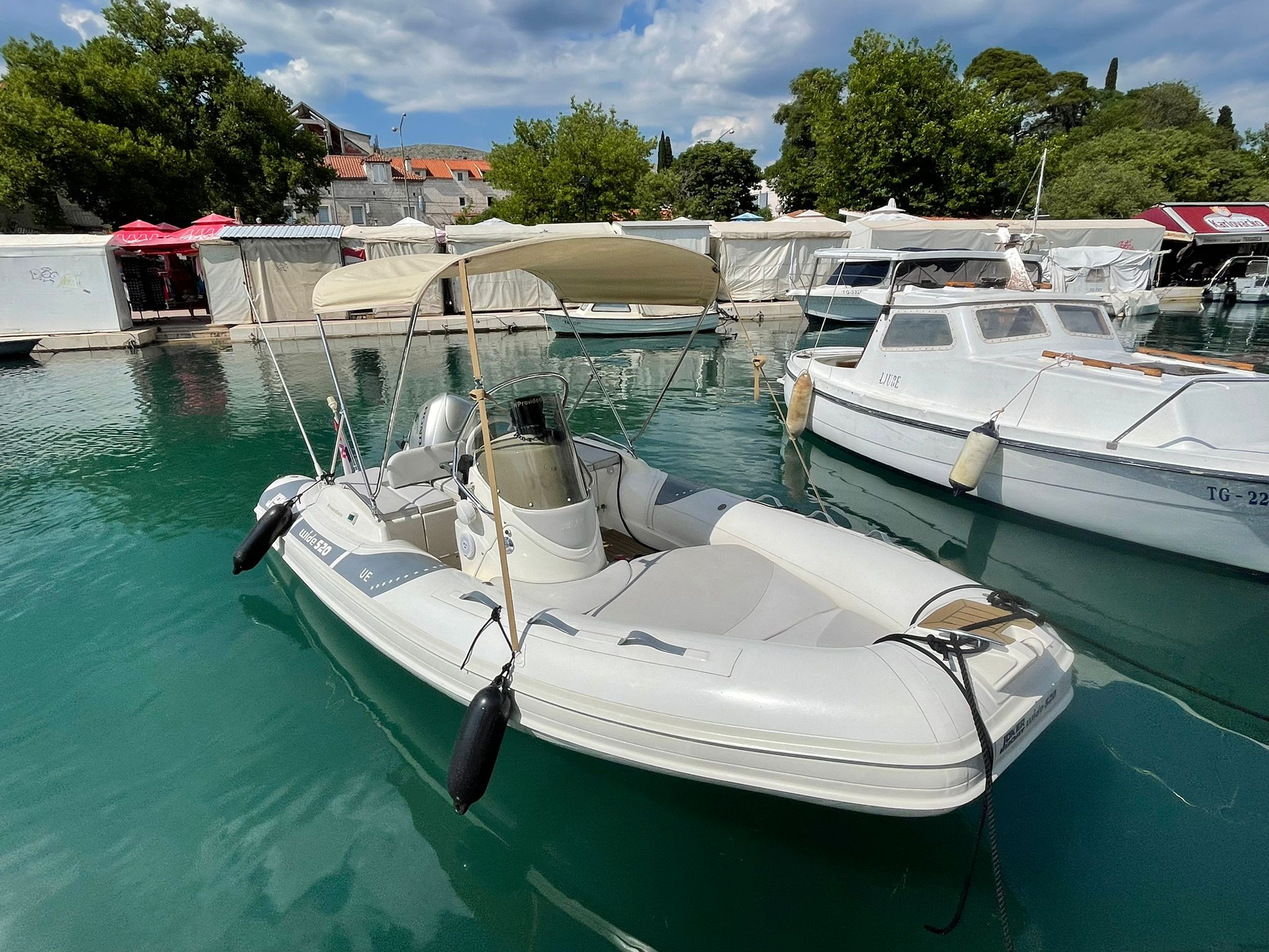 09 - Motor Yacht in Trogir