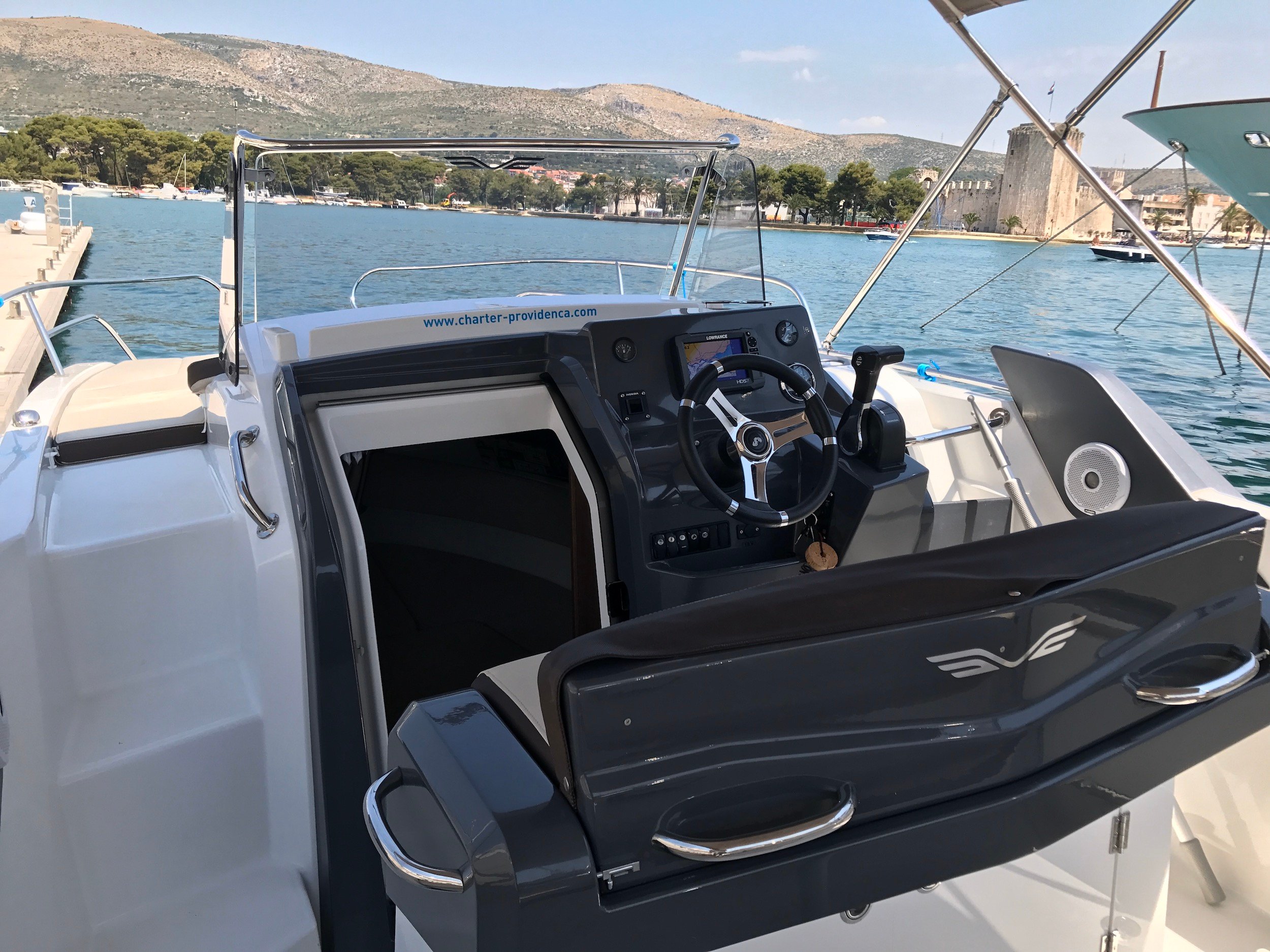 SUNdeck - Motor Yacht in Trogir